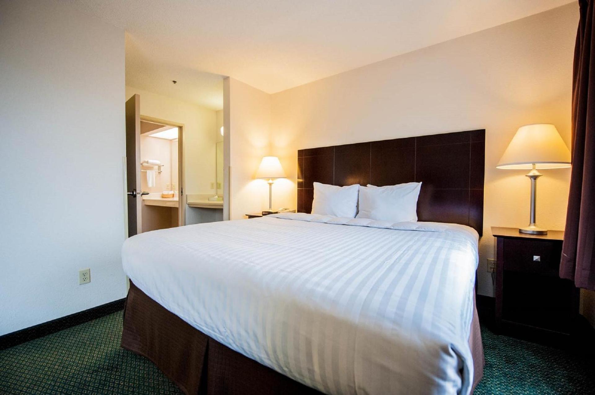 Greystone Inn & Suites photo 17