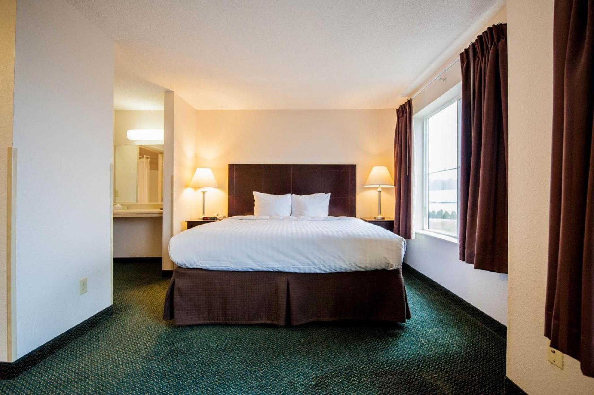 Greystone Inn & Suites photo 16