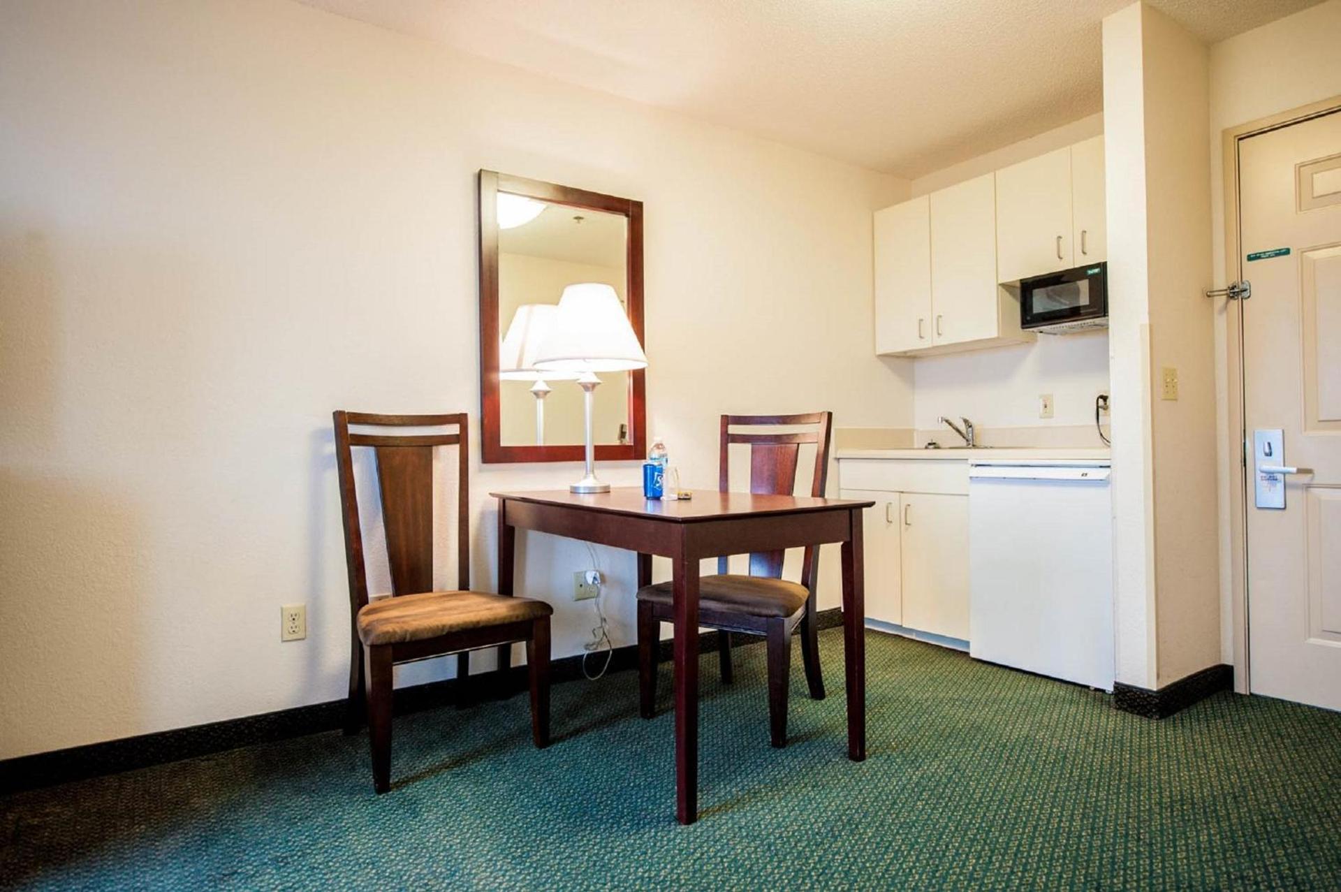 Greystone Inn & Suites photo 18