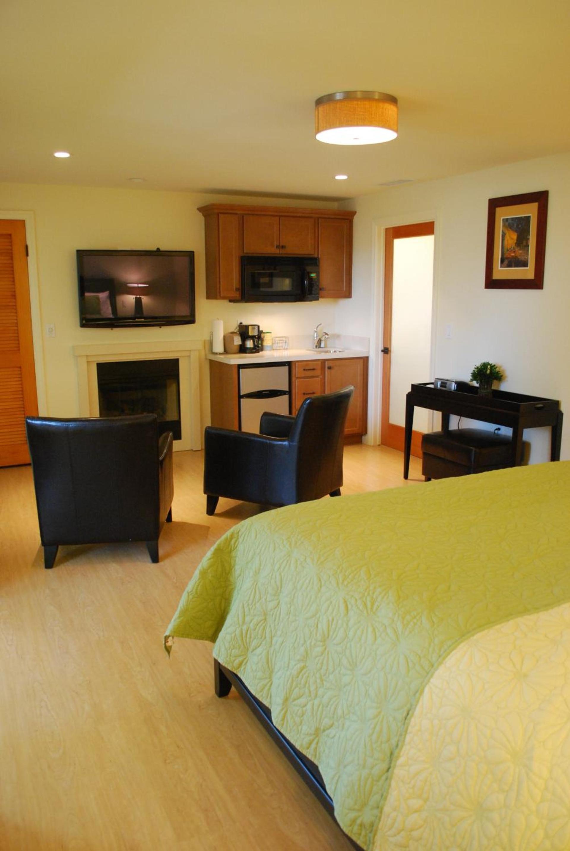 Bella Capri Inn and Suites photo 12