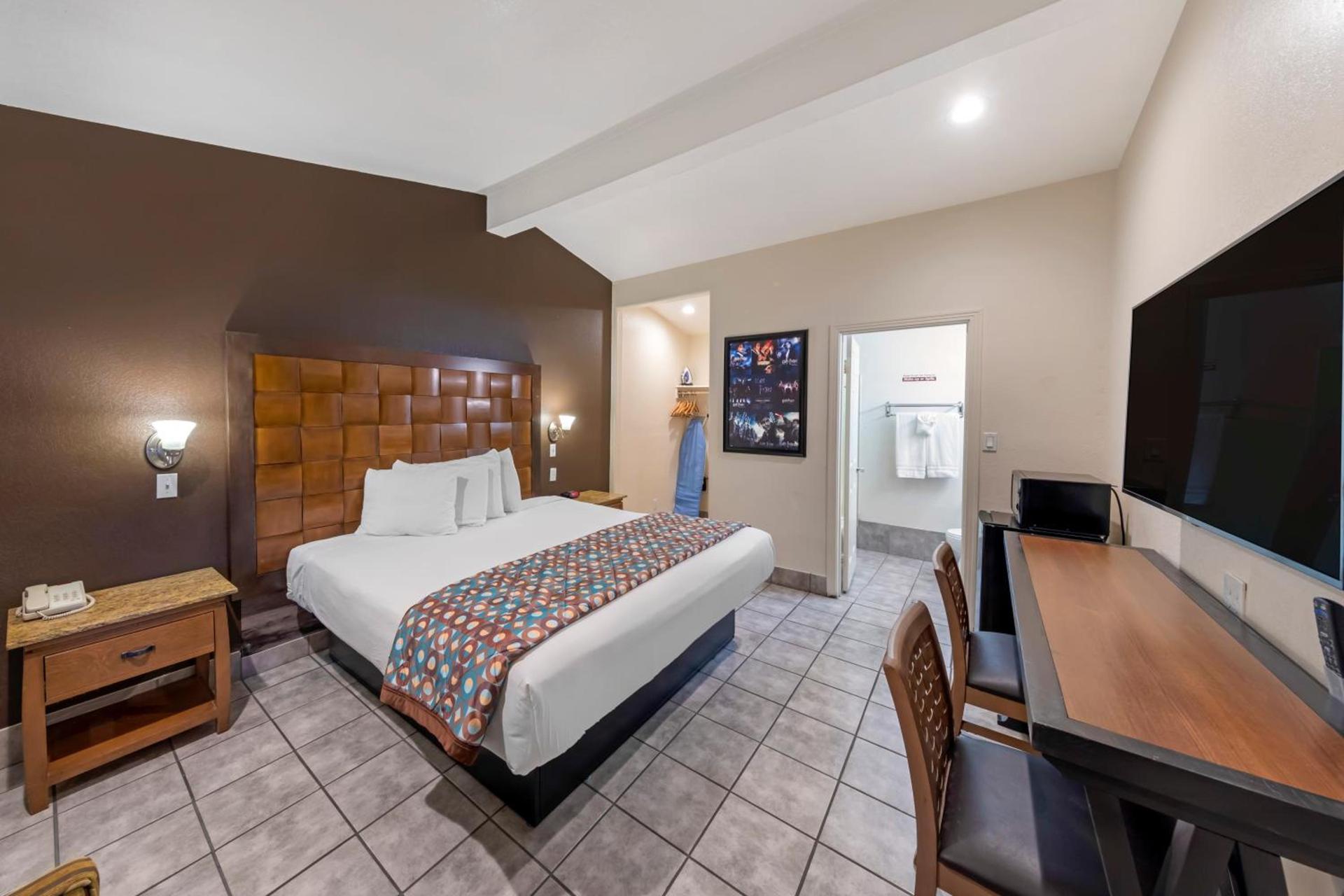 Anaheim Discovery Inn and Suites photo 82