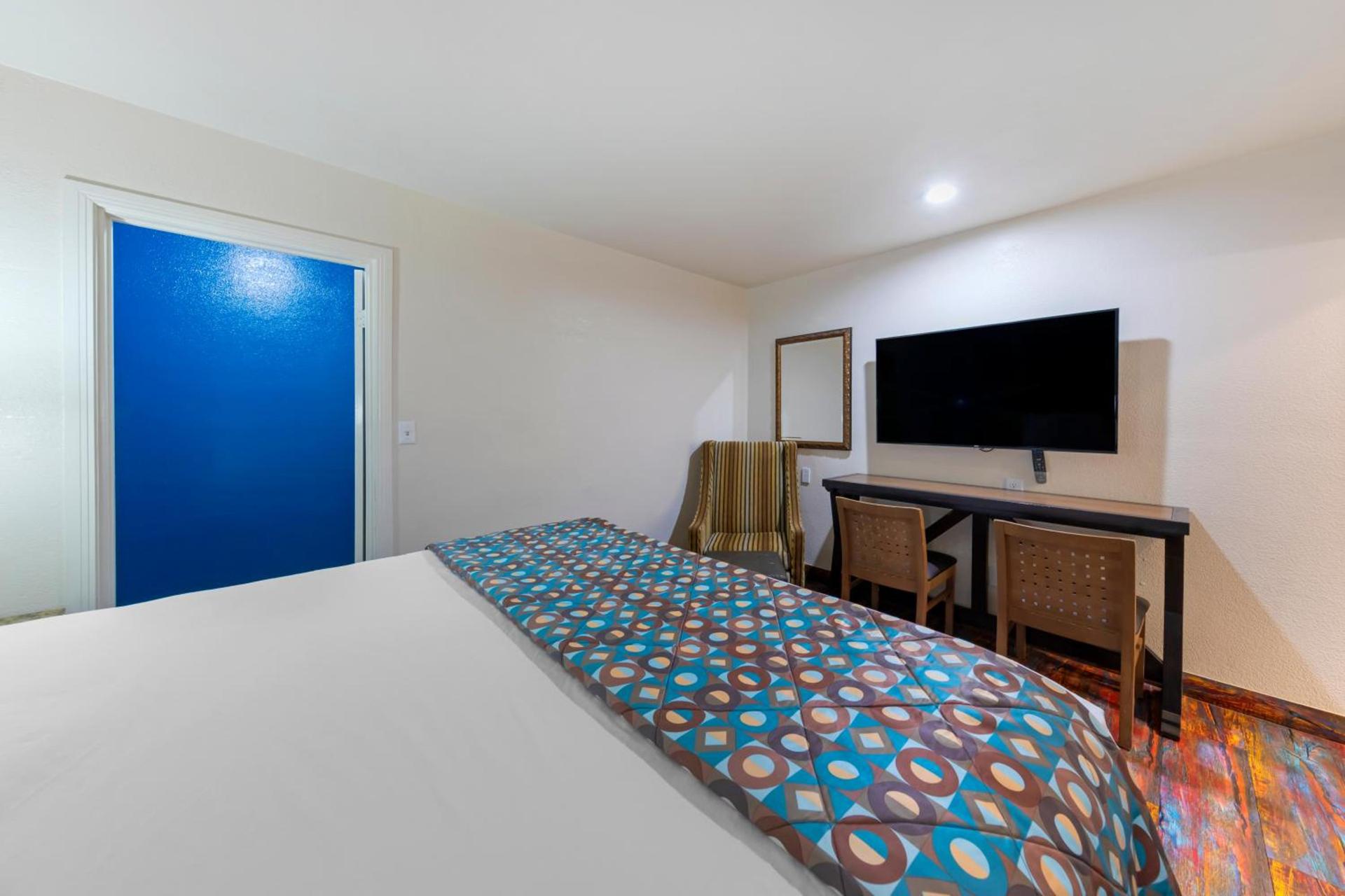 Anaheim Discovery Inn and Suites photo 92