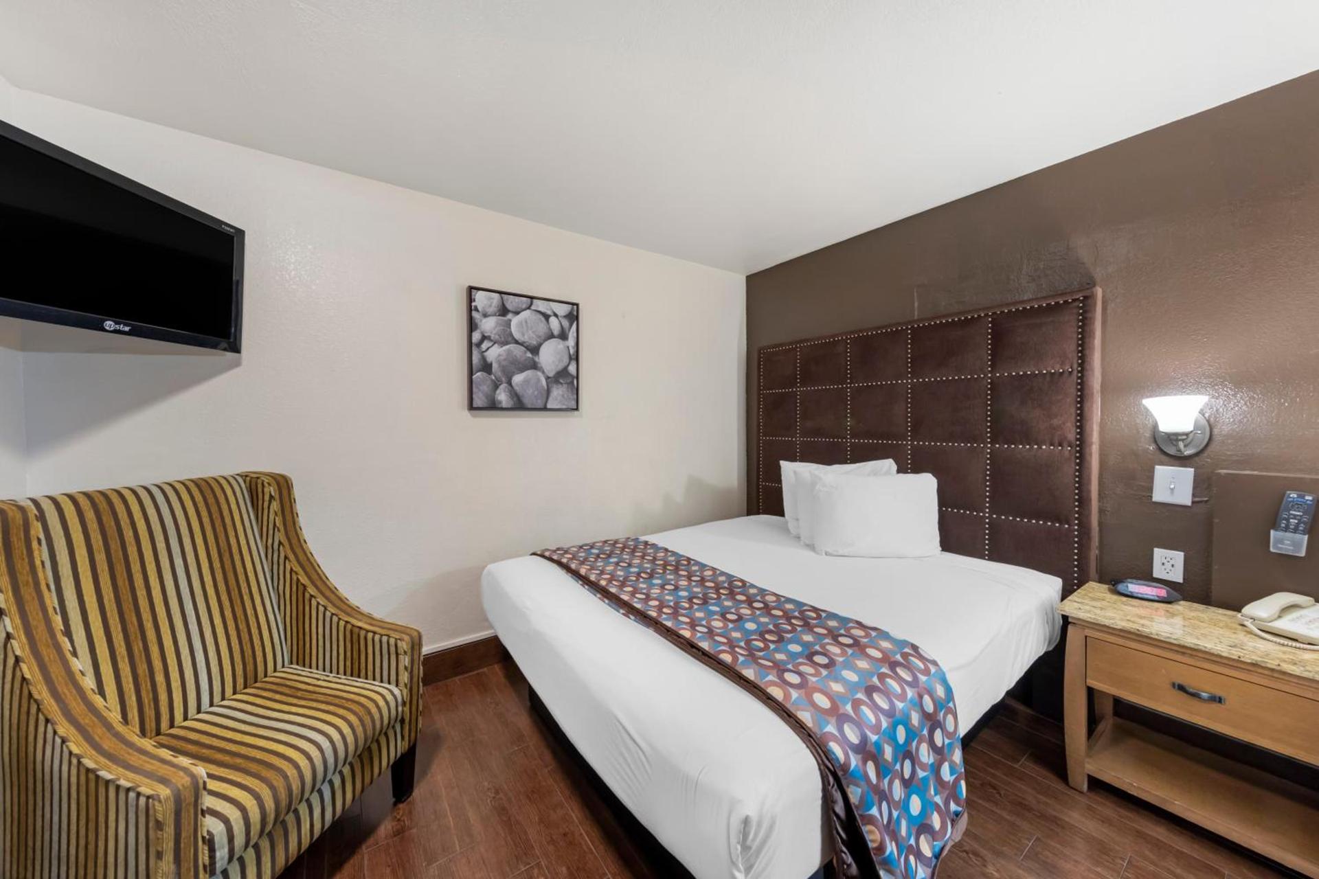 Anaheim Discovery Inn and Suites photo 85