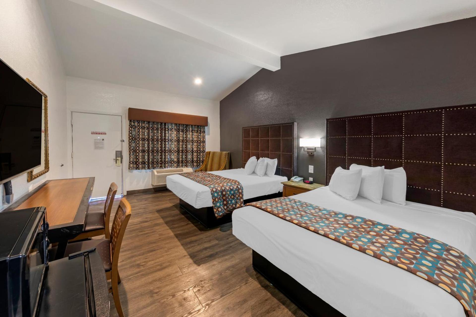 Anaheim Discovery Inn and Suites photo 99