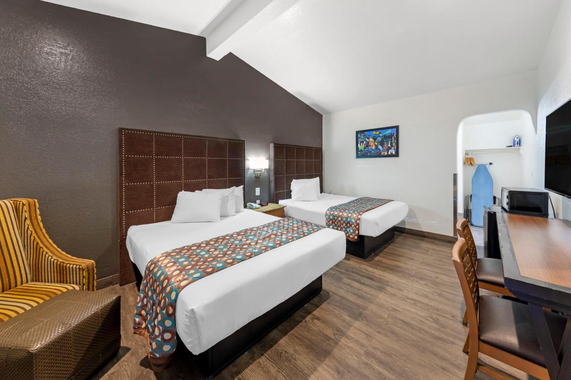 Anaheim Discovery Inn and Suites photo 93