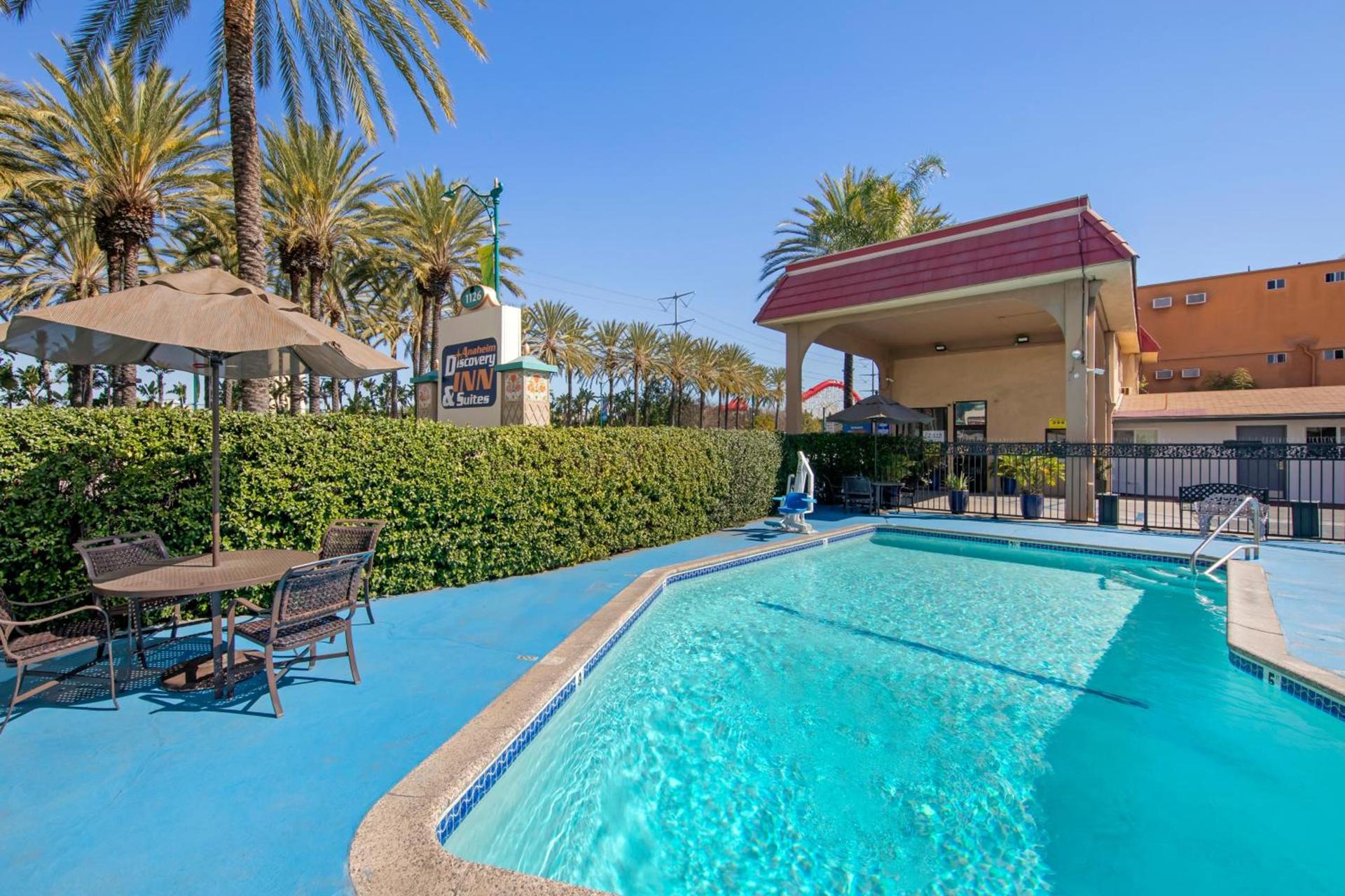 Anaheim Discovery Inn and Suites photo 2