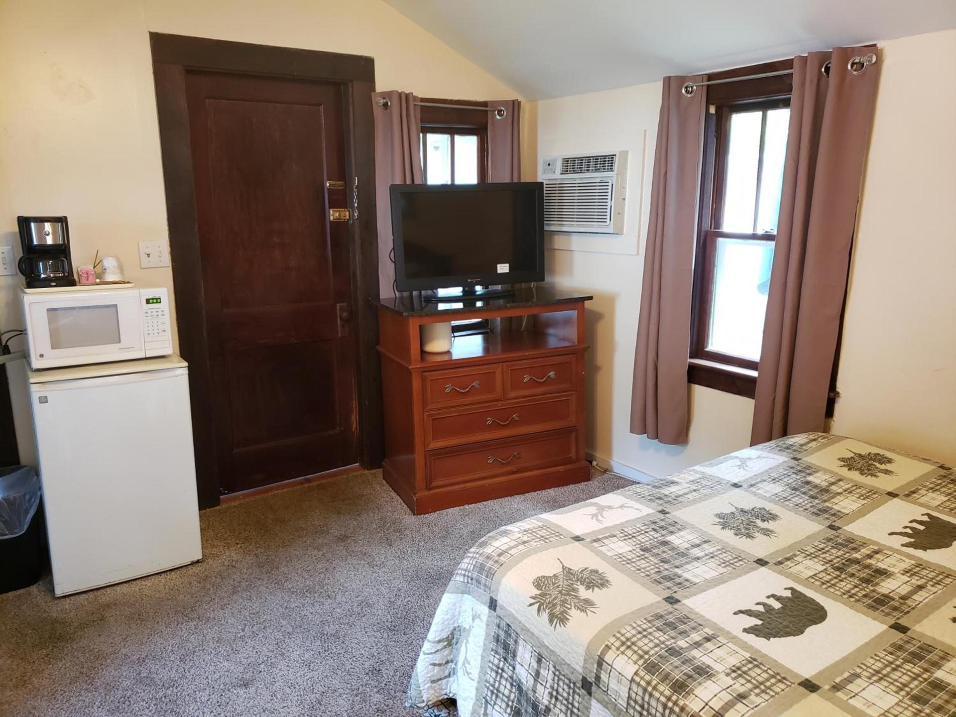 Weirs Beach Motel & Cottages photo 32