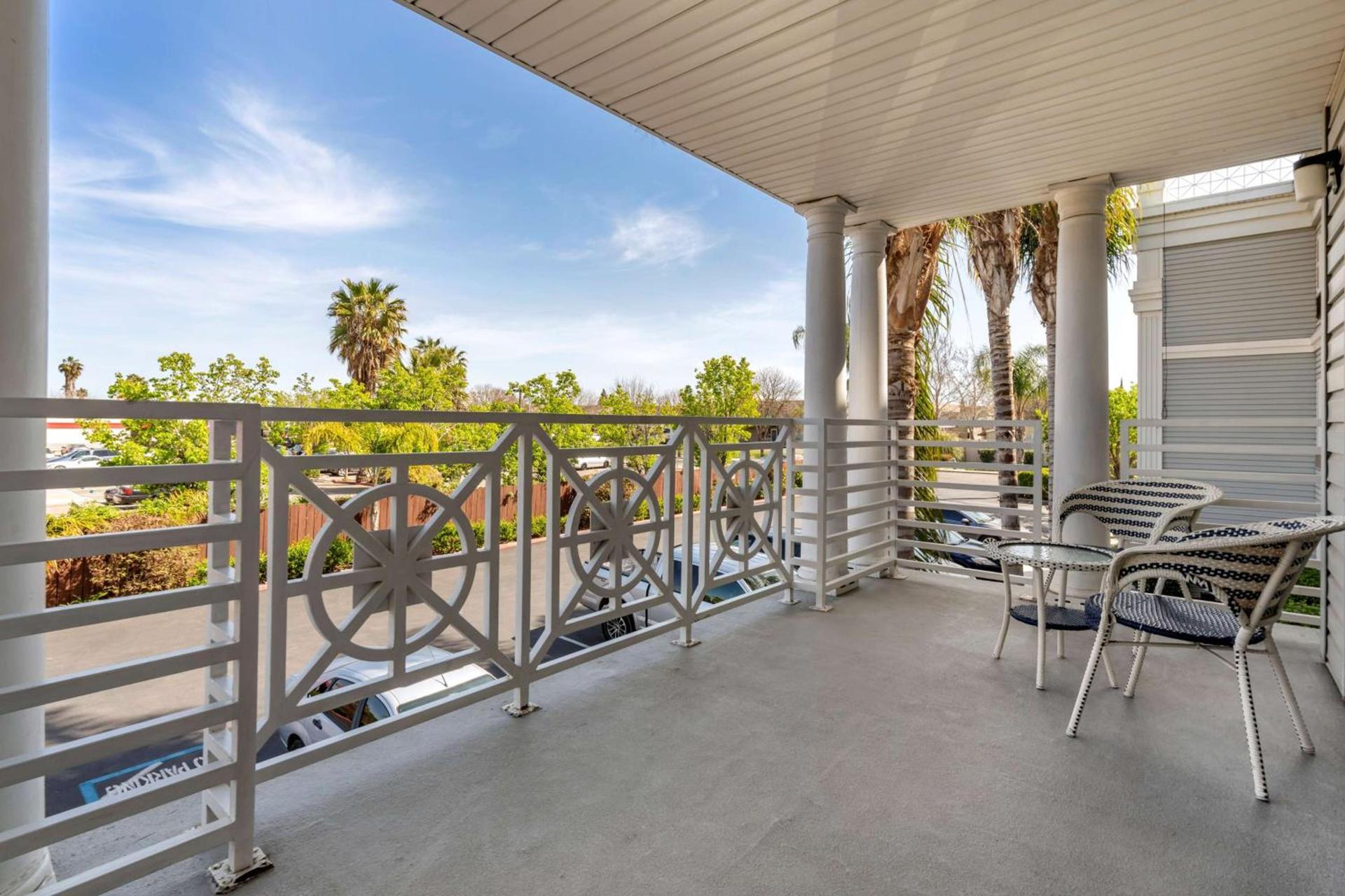 Best Western Luxury Inn photo 13