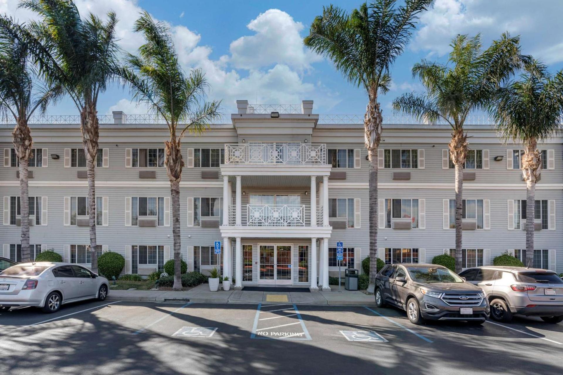 Best Western Luxury Inn photo 10