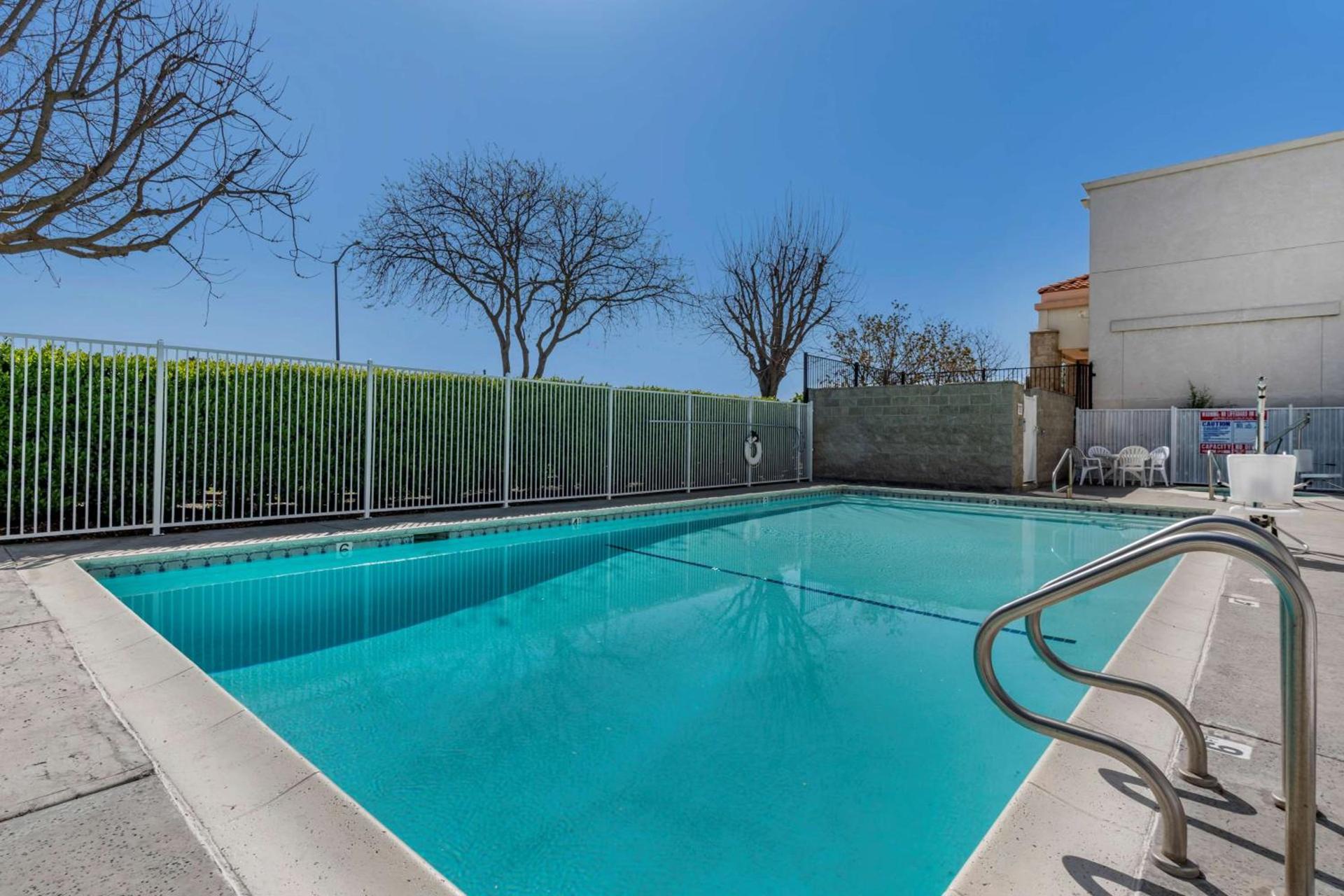 Best Western Luxury Inn photo 2