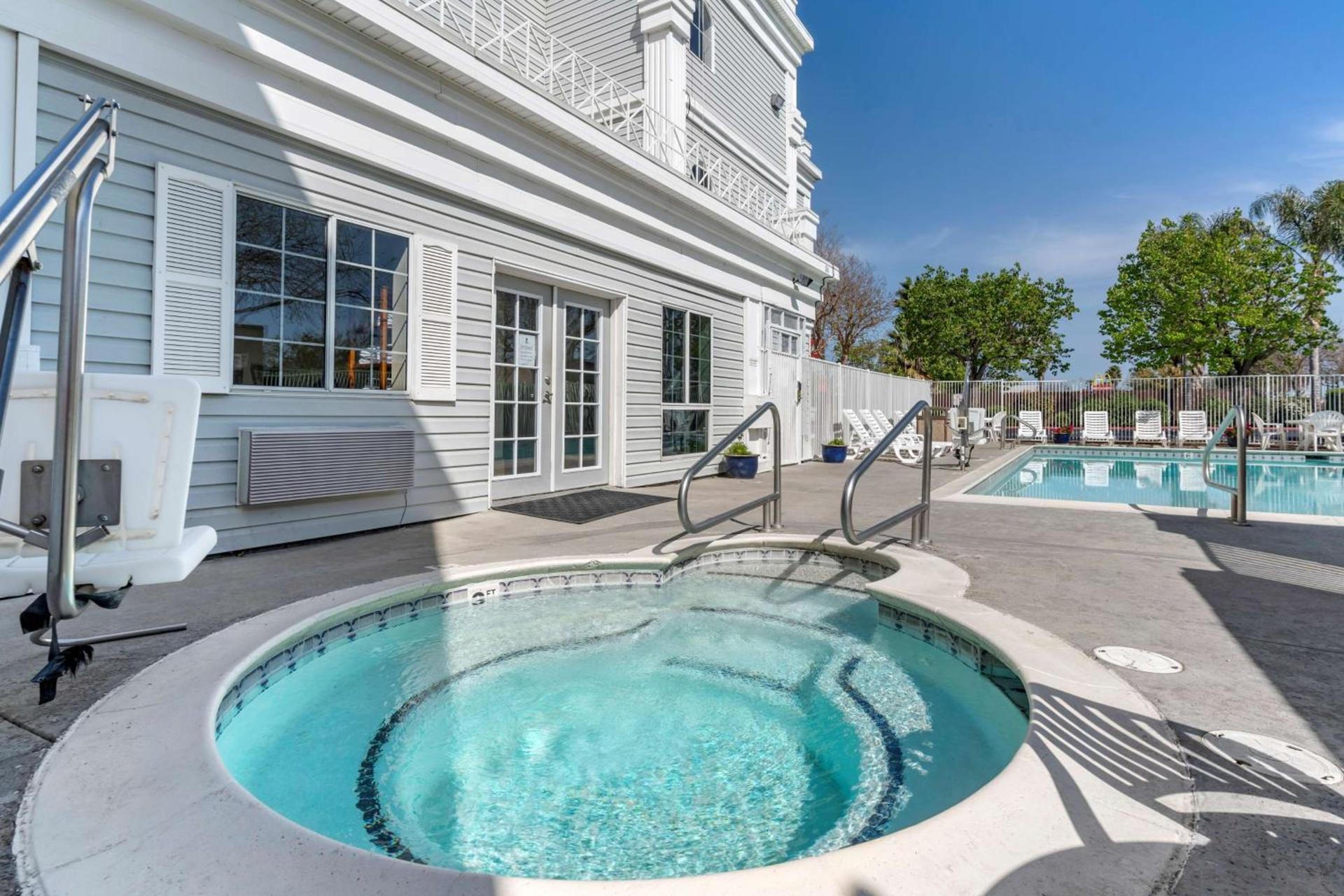 Best Western Luxury Inn photo 4