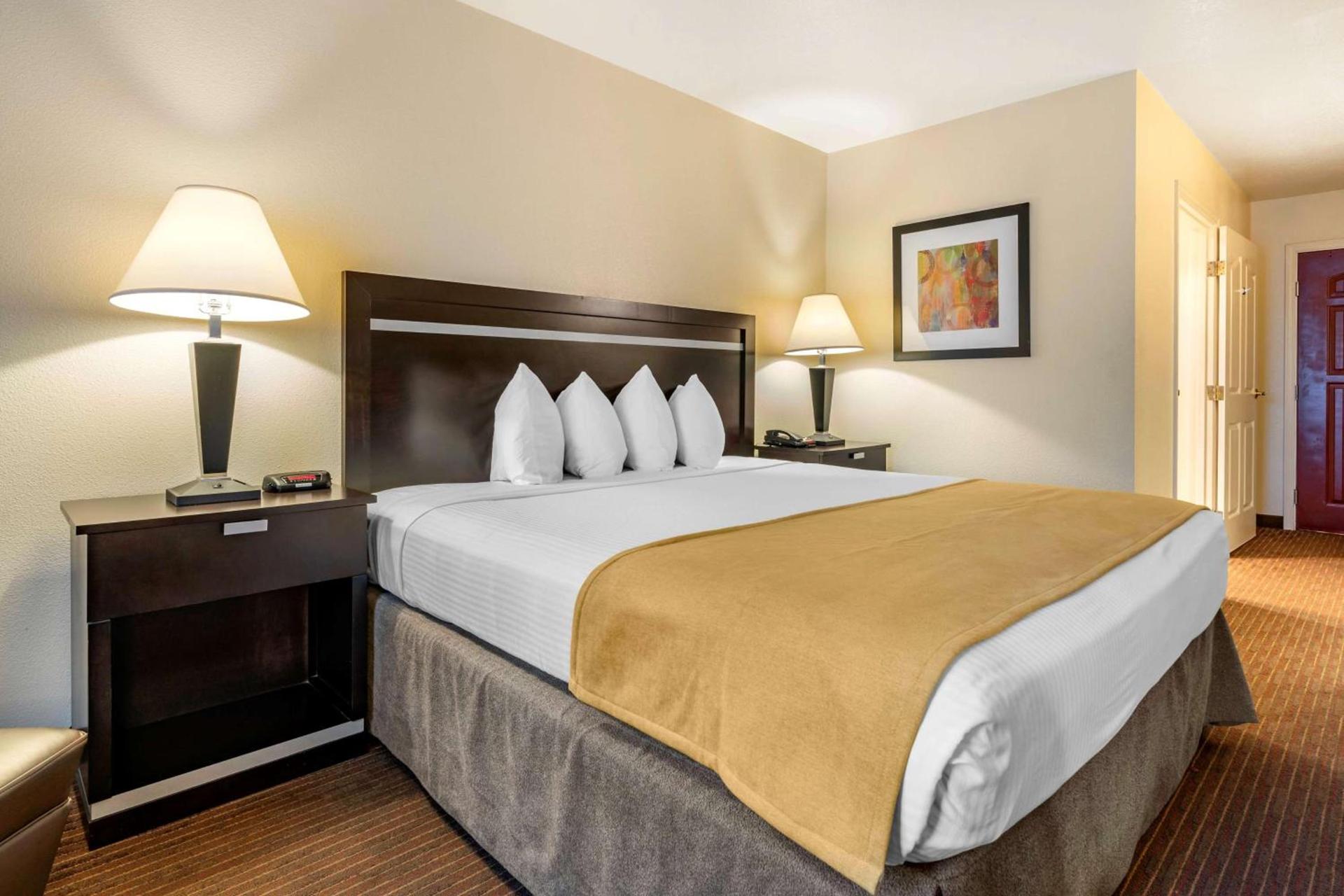Best Western Luxury Inn photo 25