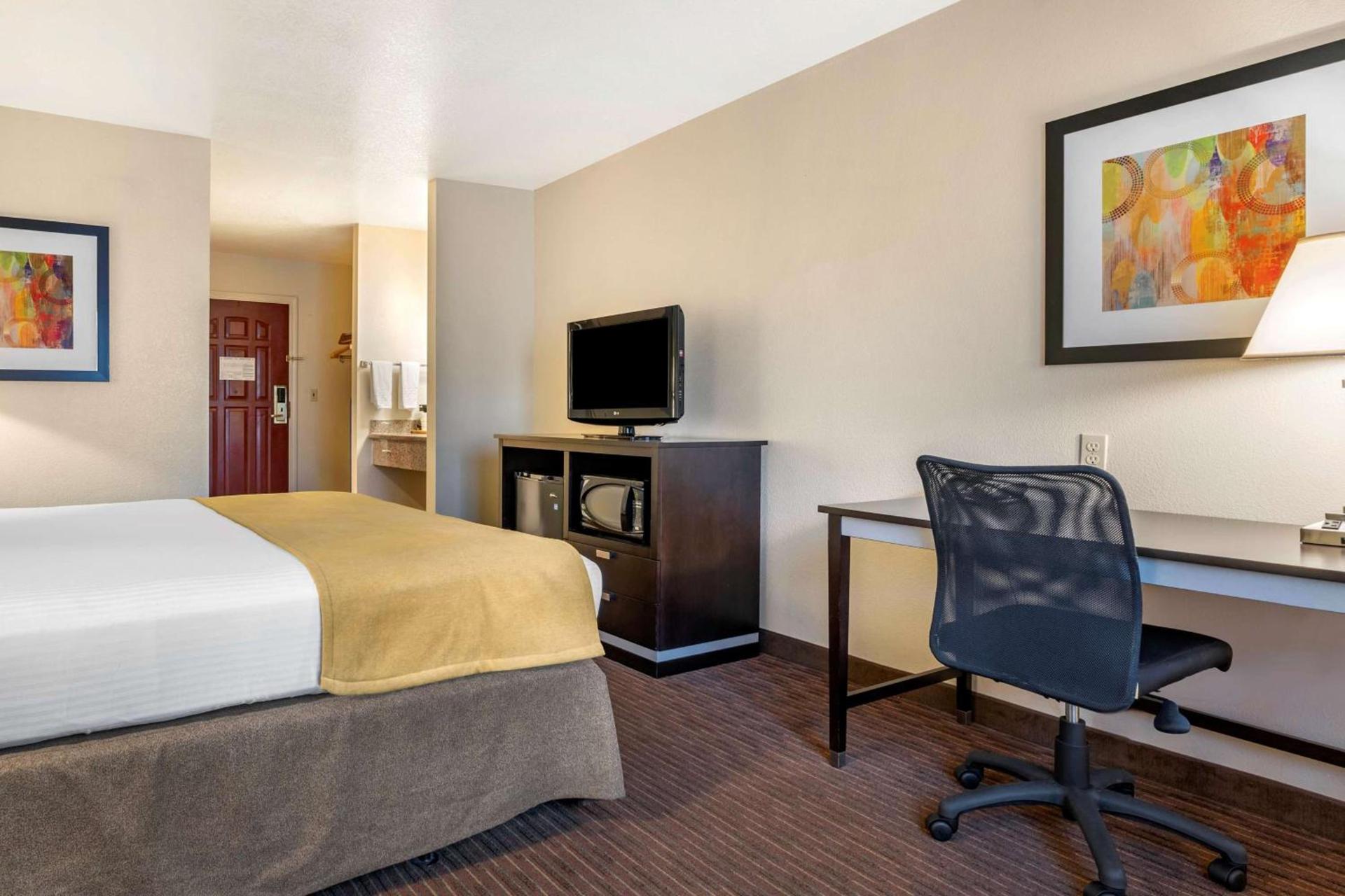 Best Western Luxury Inn photo 26