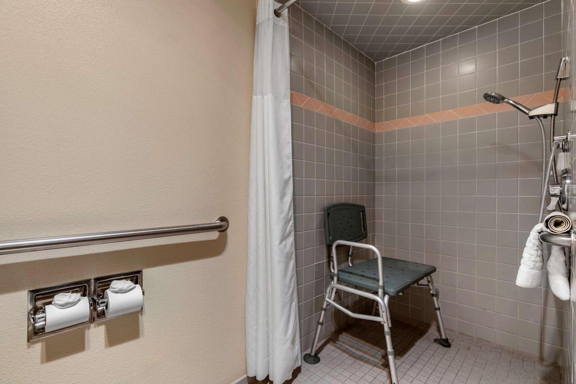 Best Western Luxury Inn photo 42