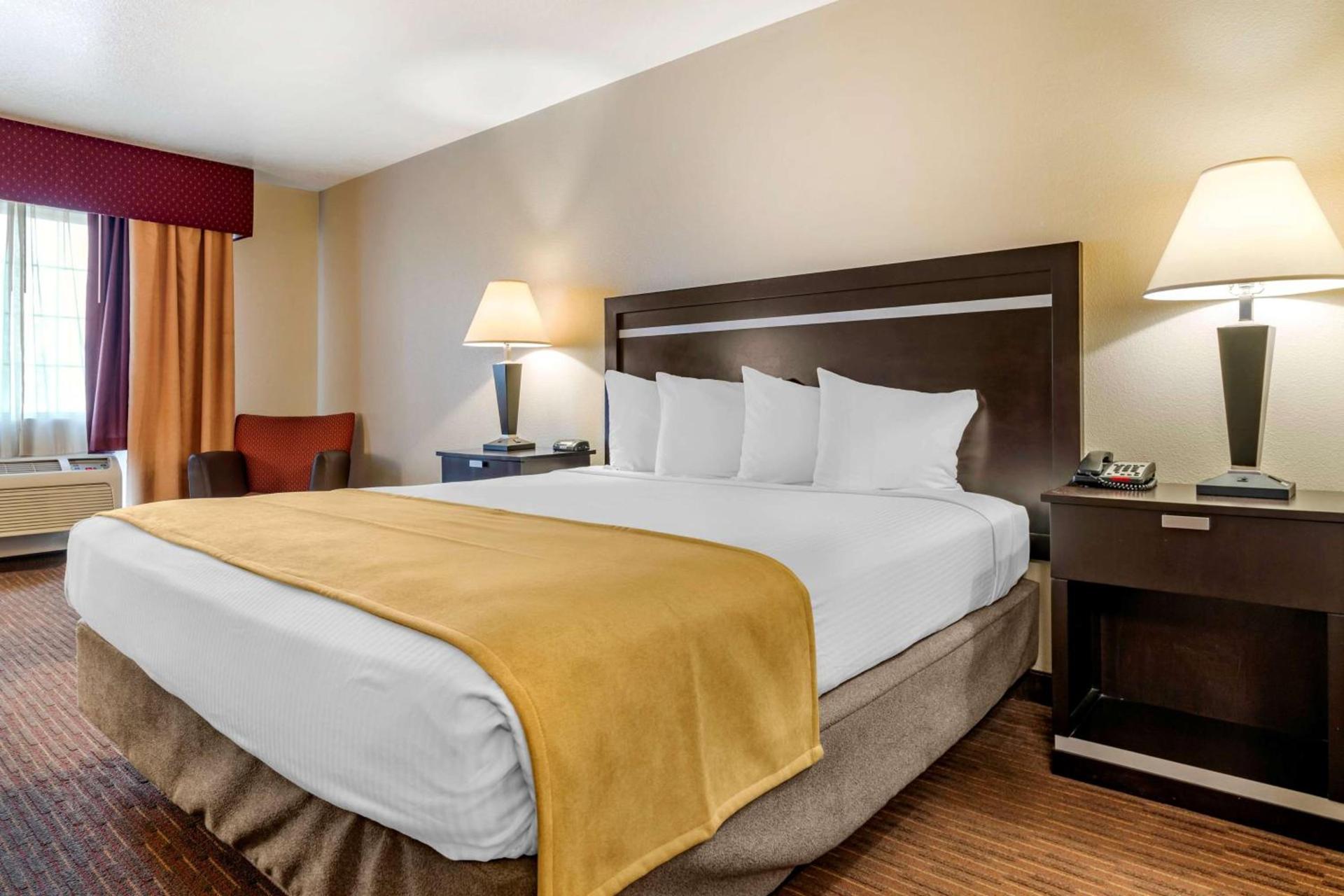 Best Western Luxury Inn photo 32