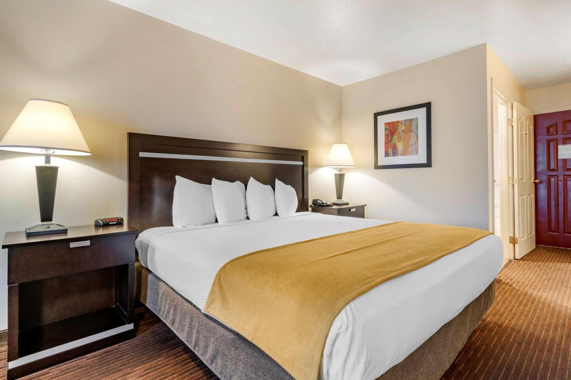 Best Western Luxury Inn photo 34