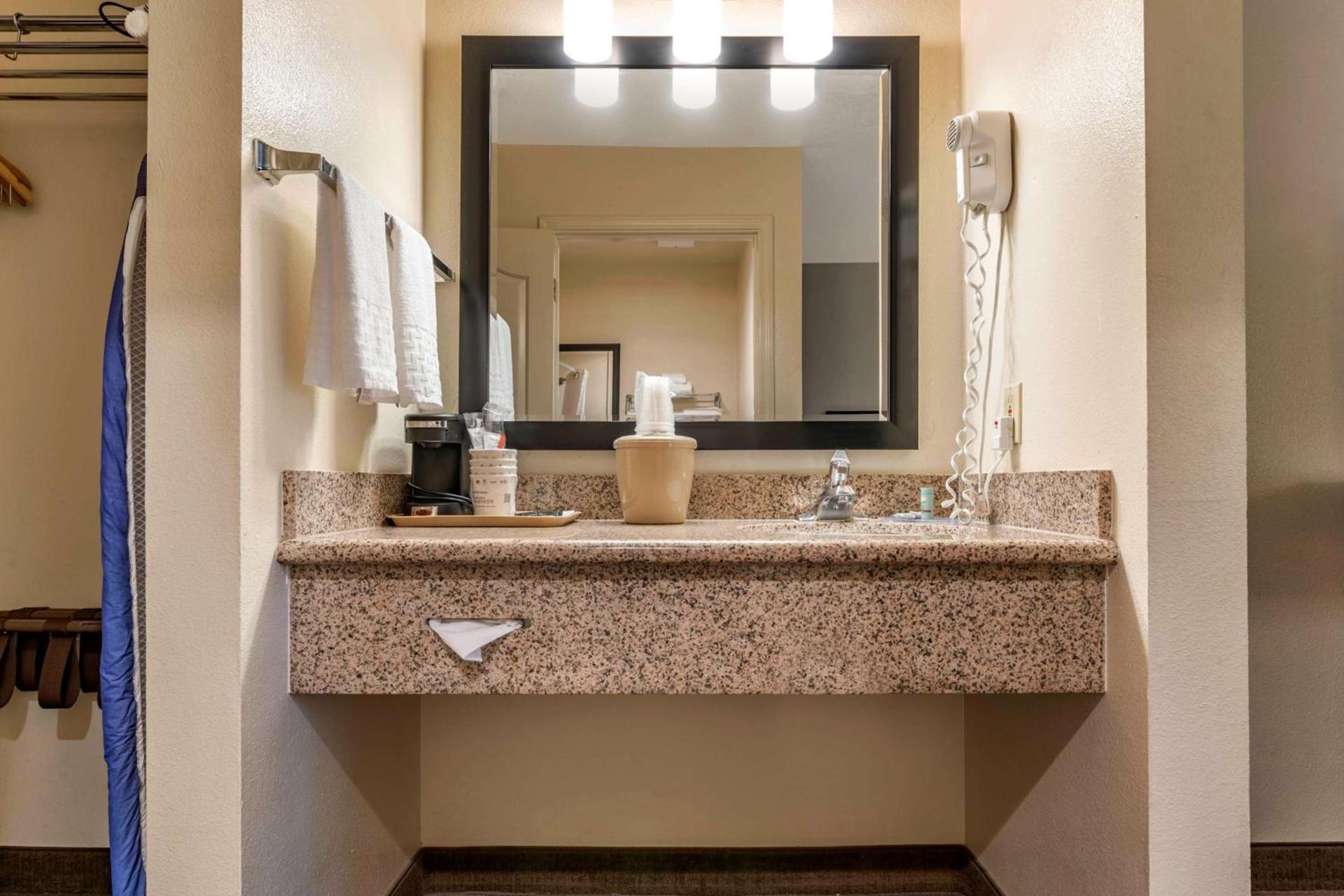 Best Western Luxury Inn photo 44