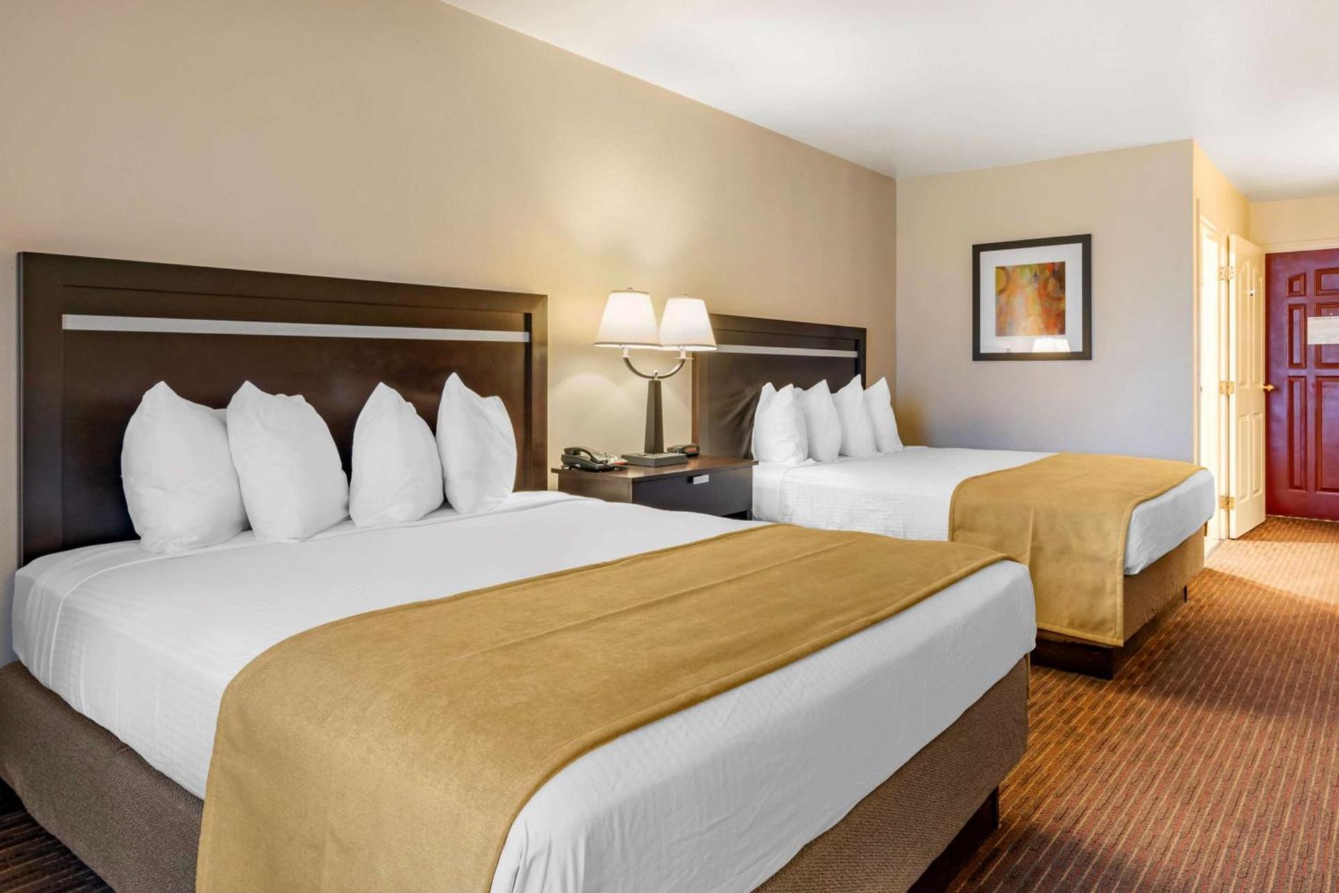 Best Western Luxury Inn photo 36