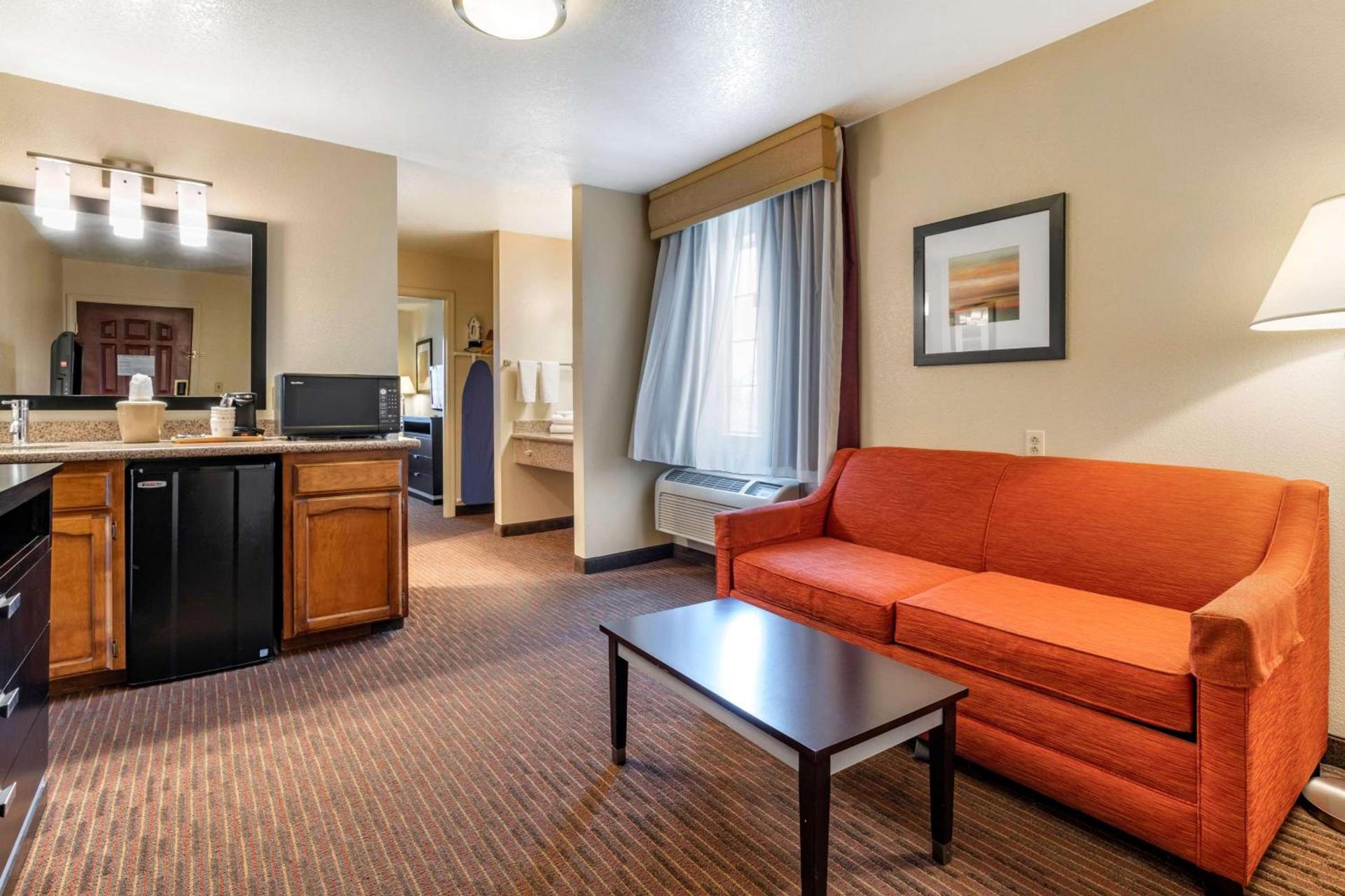 Best Western Luxury Inn photo 6