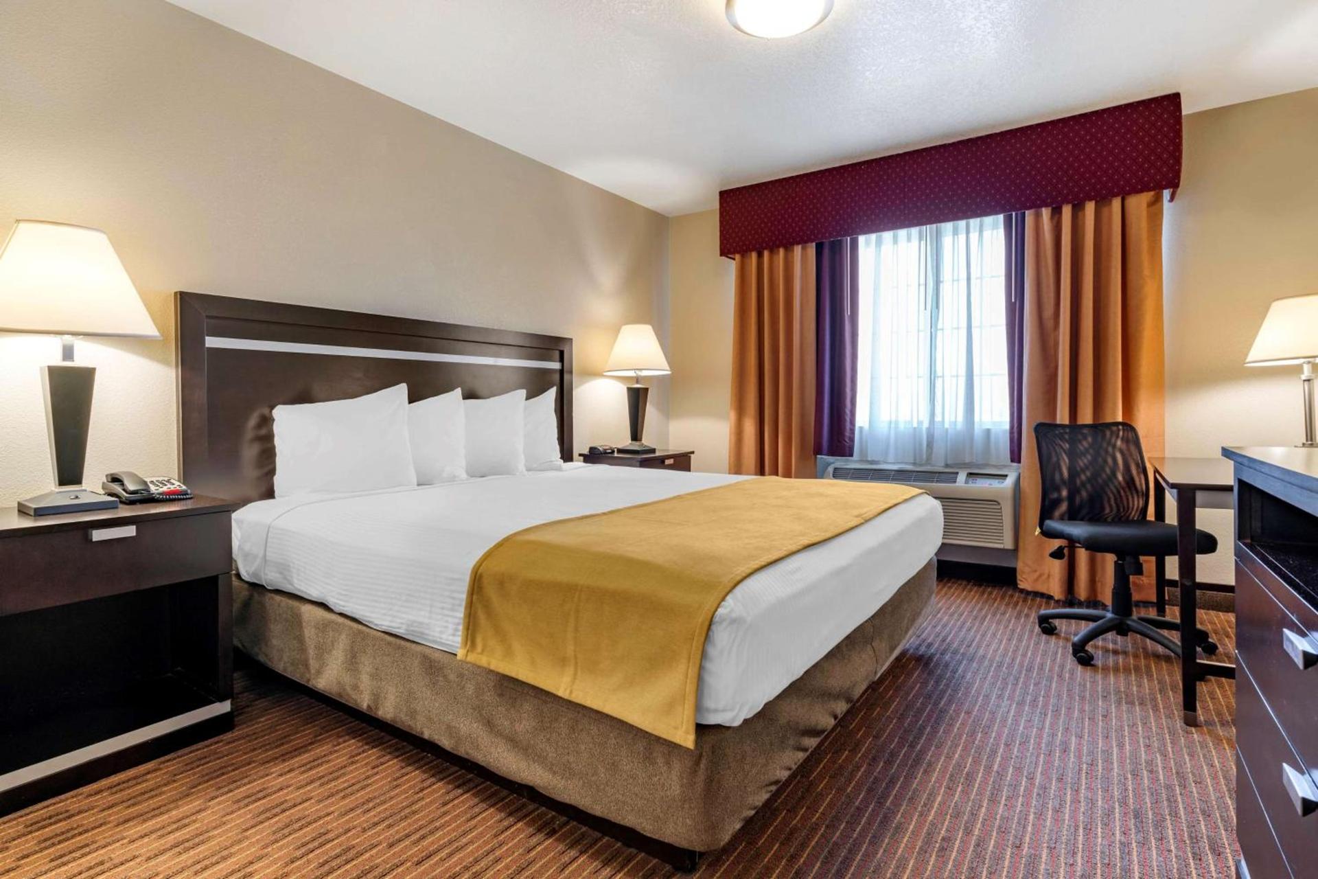 Best Western Luxury Inn photo 39