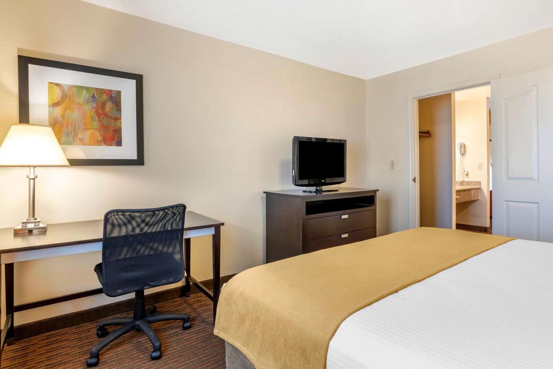 Best Western Luxury Inn photo 40