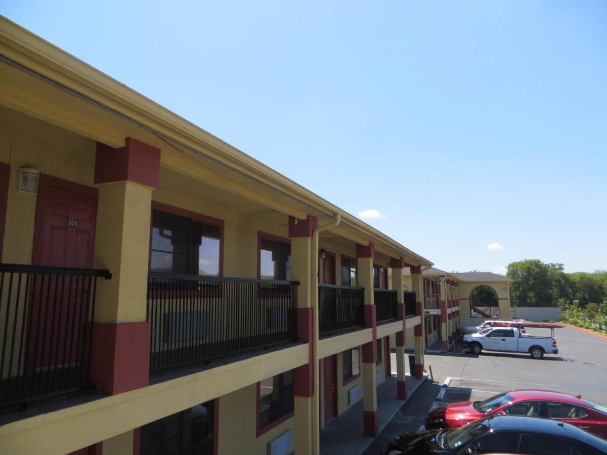 Mustang Inn and Suites photo 23