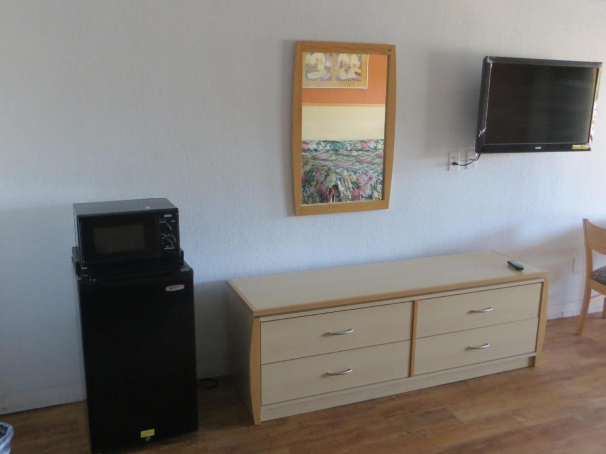 Mustang Inn and Suites photo 12