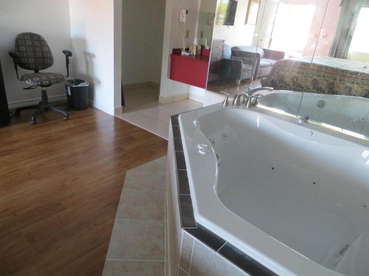 Mustang Inn and Suites photo 19