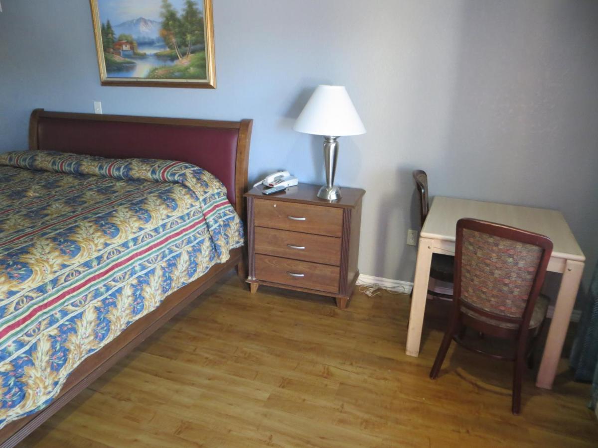 Mustang Inn and Suites photo 10