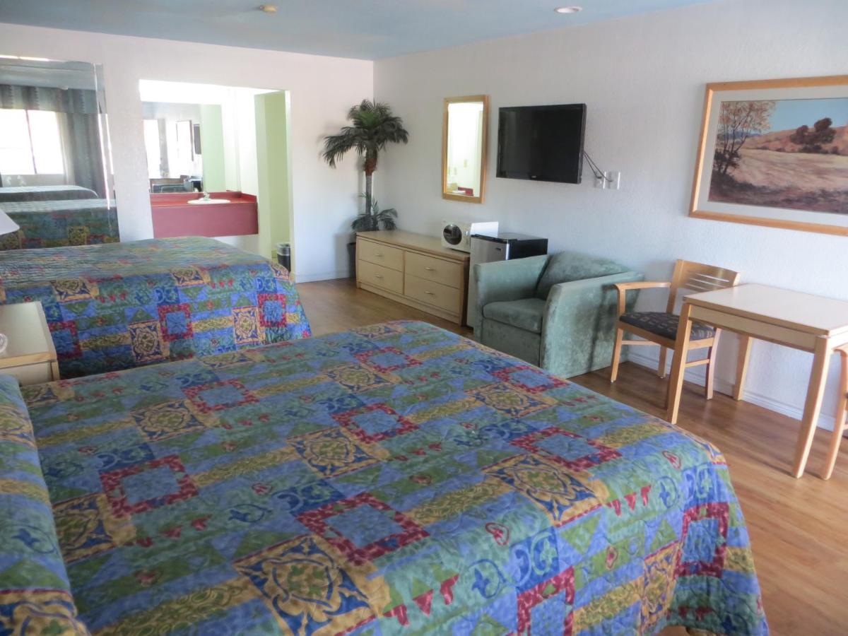 Mustang Inn and Suites photo 13