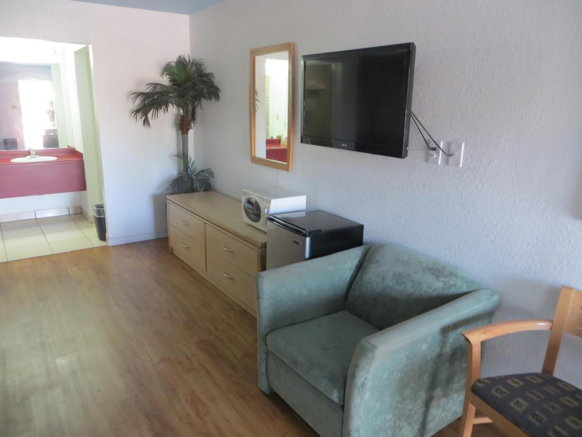 Mustang Inn and Suites photo 15