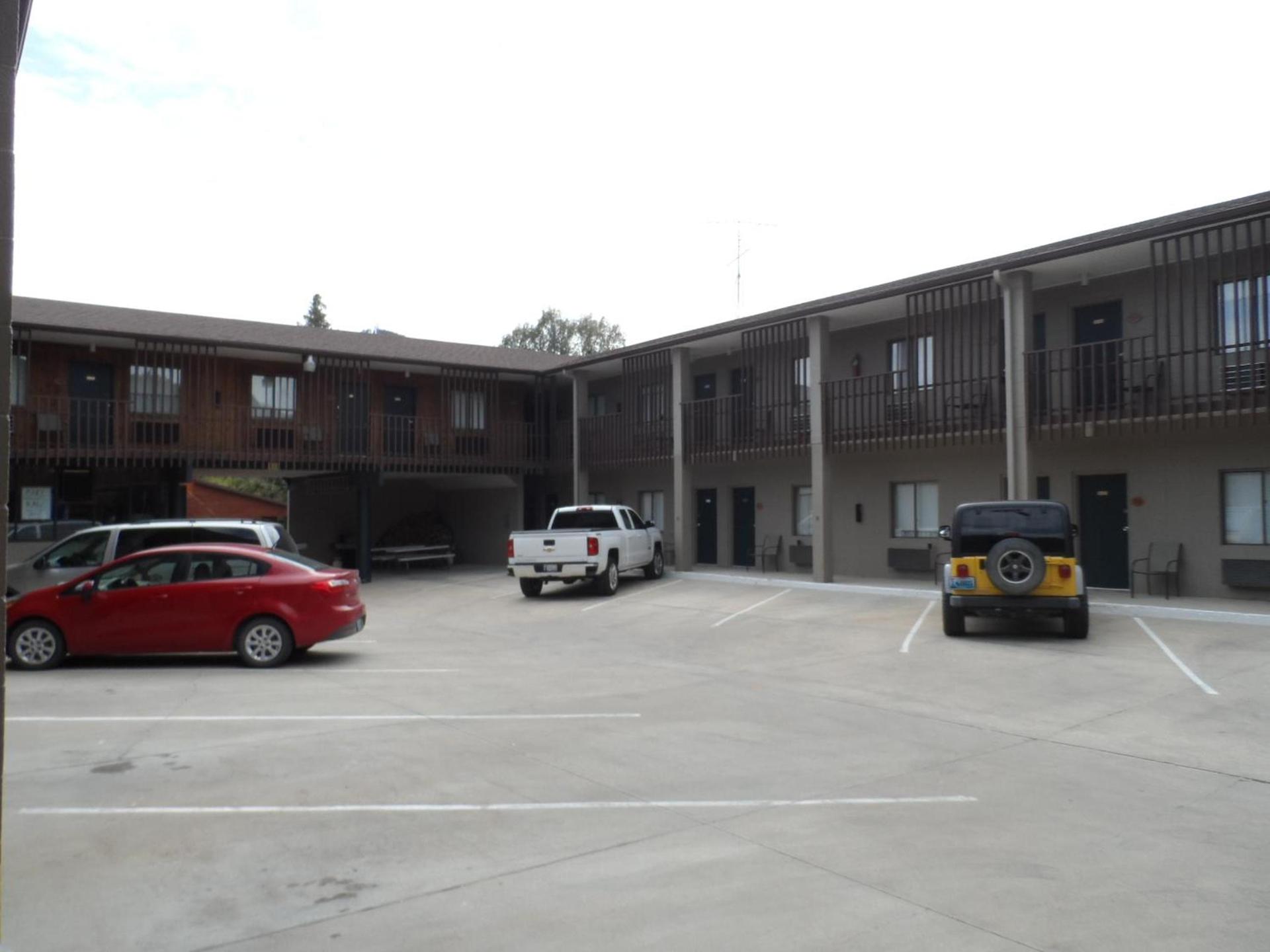 Bear Lodge Motel photo 42