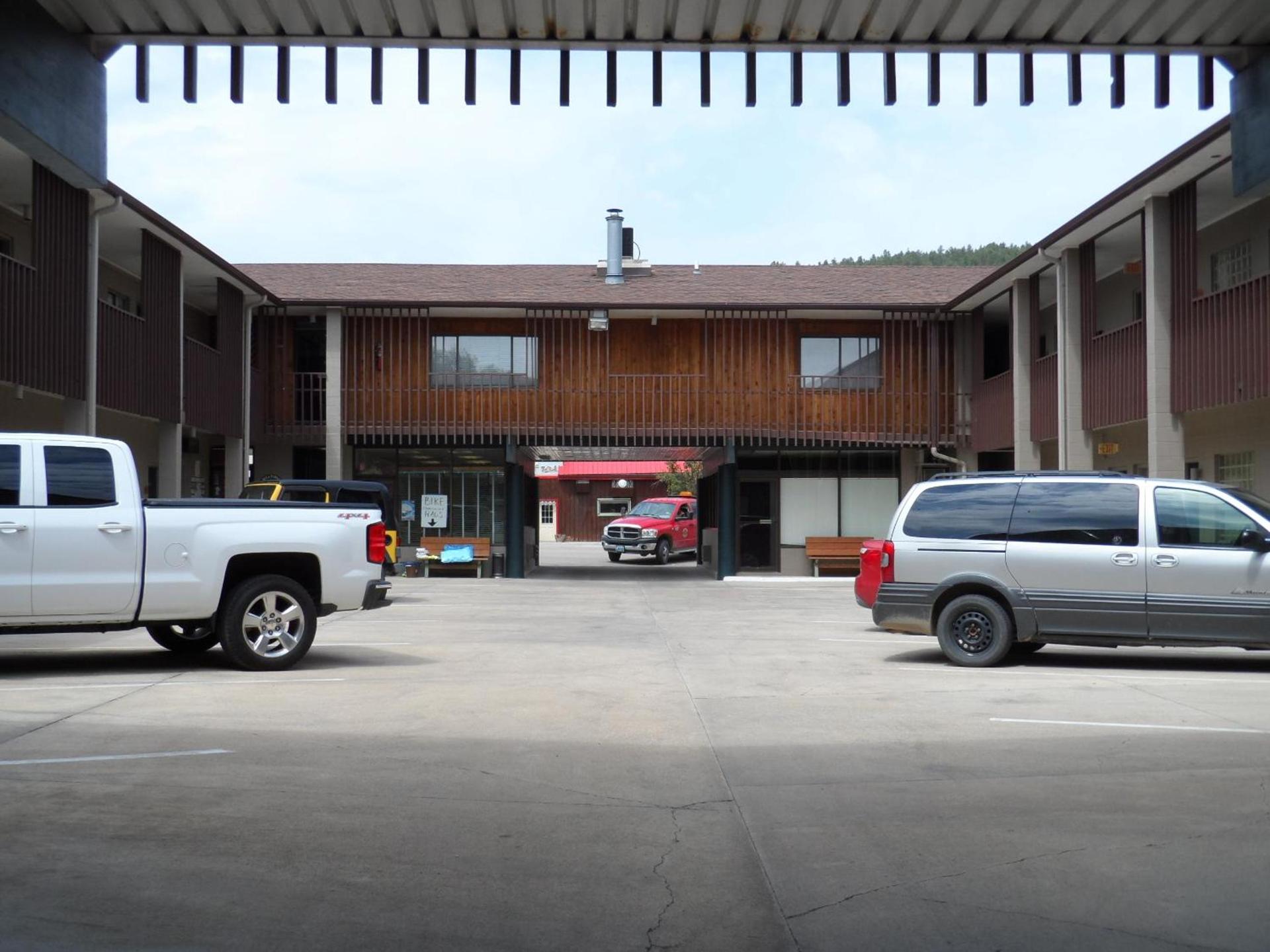 Bear Lodge Motel photo 35