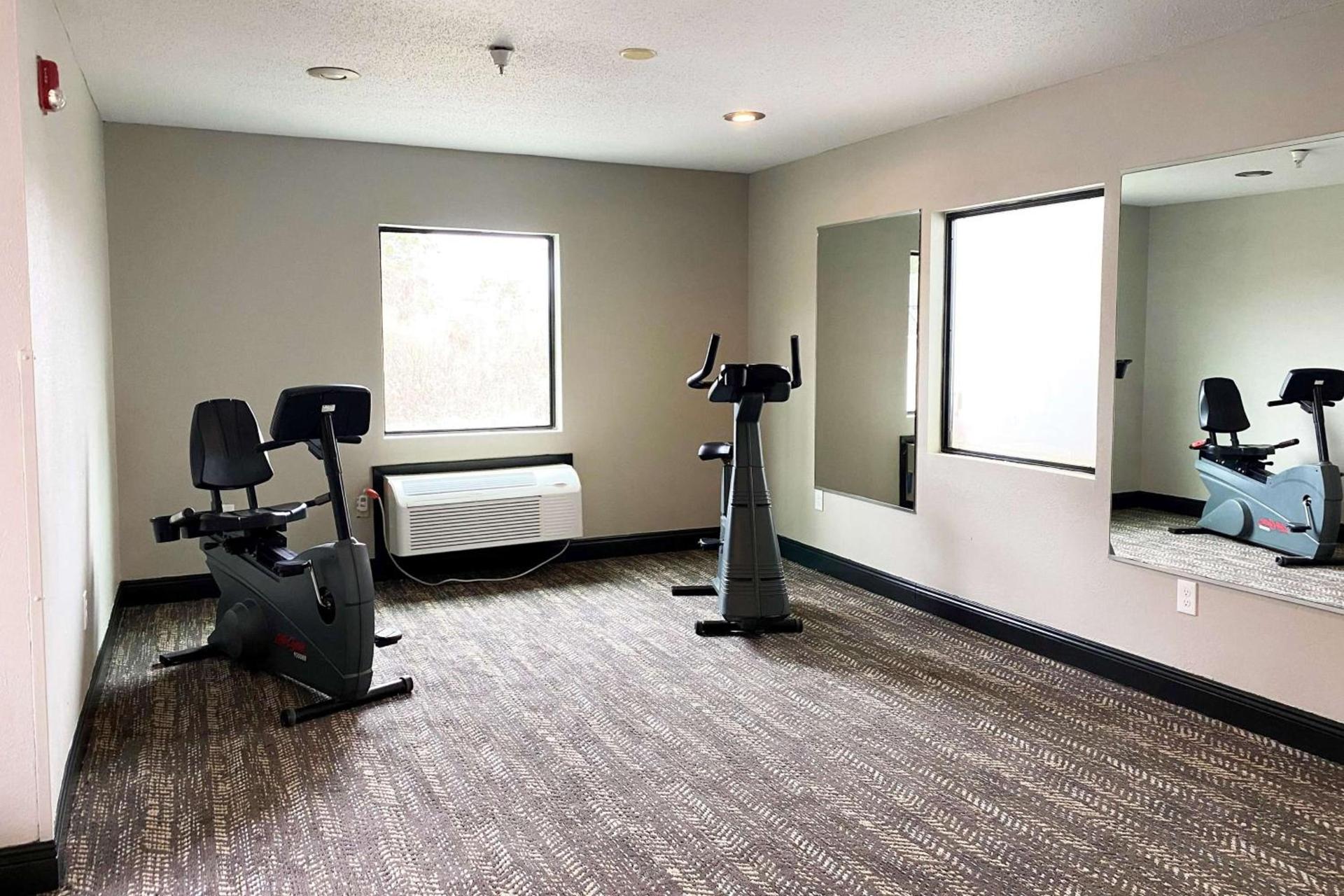 Wingate by Wyndham Biloxi - Ocean Springs photo 2