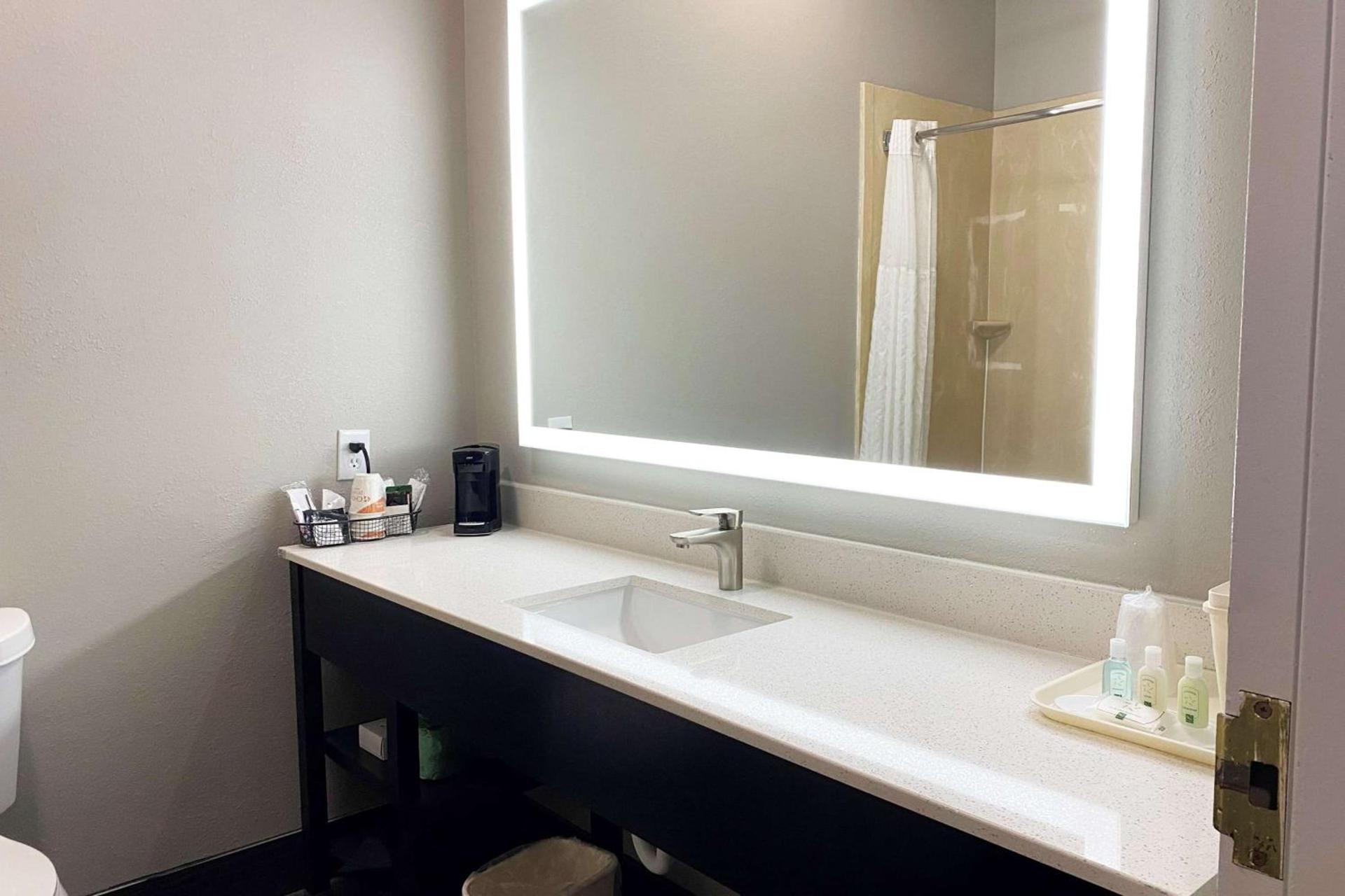 Wingate by Wyndham Biloxi - Ocean Springs photo 6