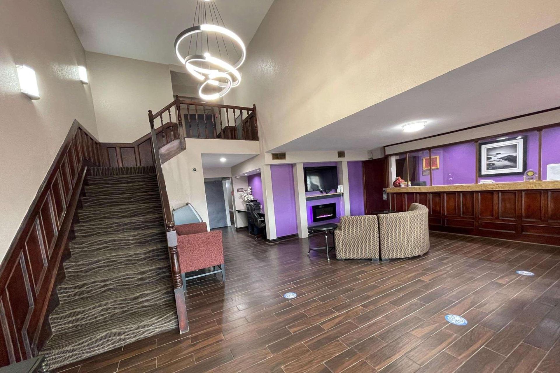 Baymont by Wyndham Bellevue - Omaha photo 33