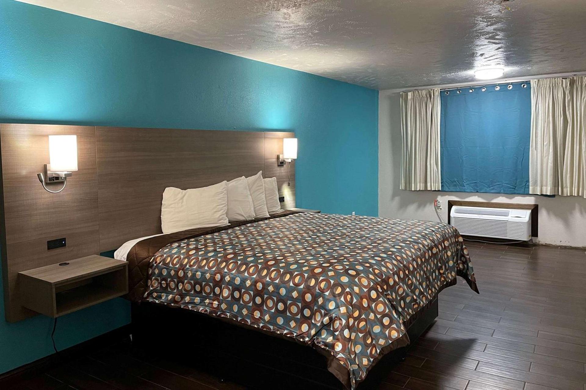 Baymont by Wyndham Bellevue - Omaha photo 32
