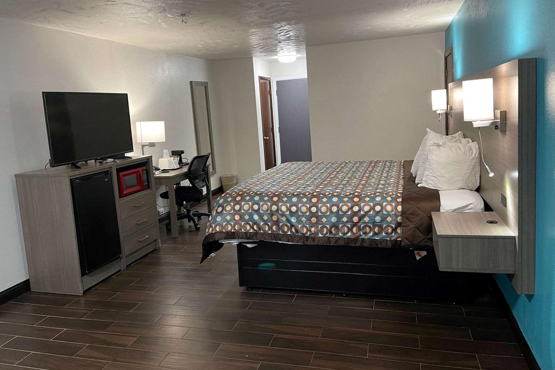 Baymont by Wyndham Bellevue - Omaha photo 25
