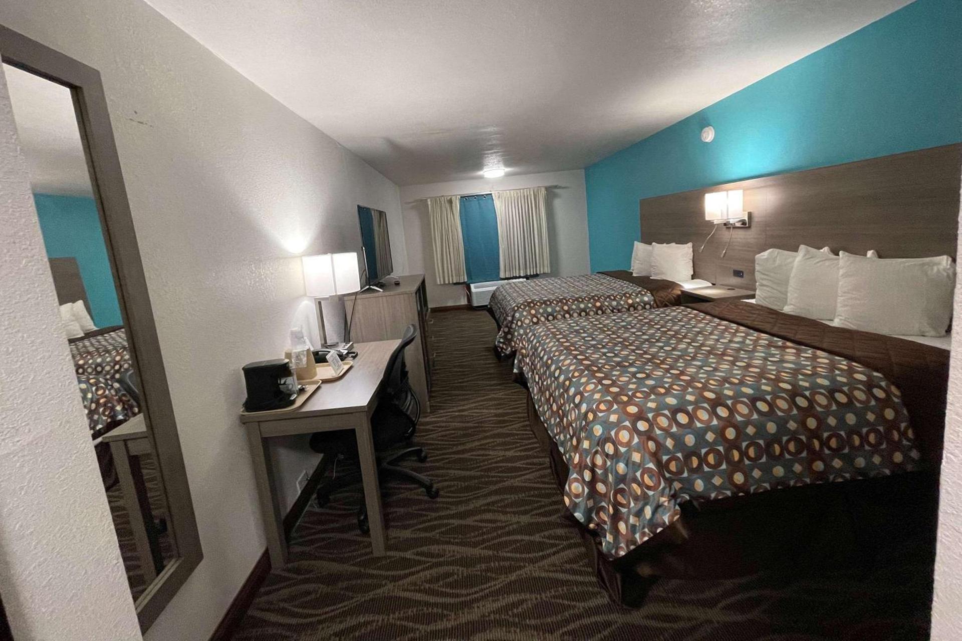Baymont by Wyndham Bellevue - Omaha photo 29