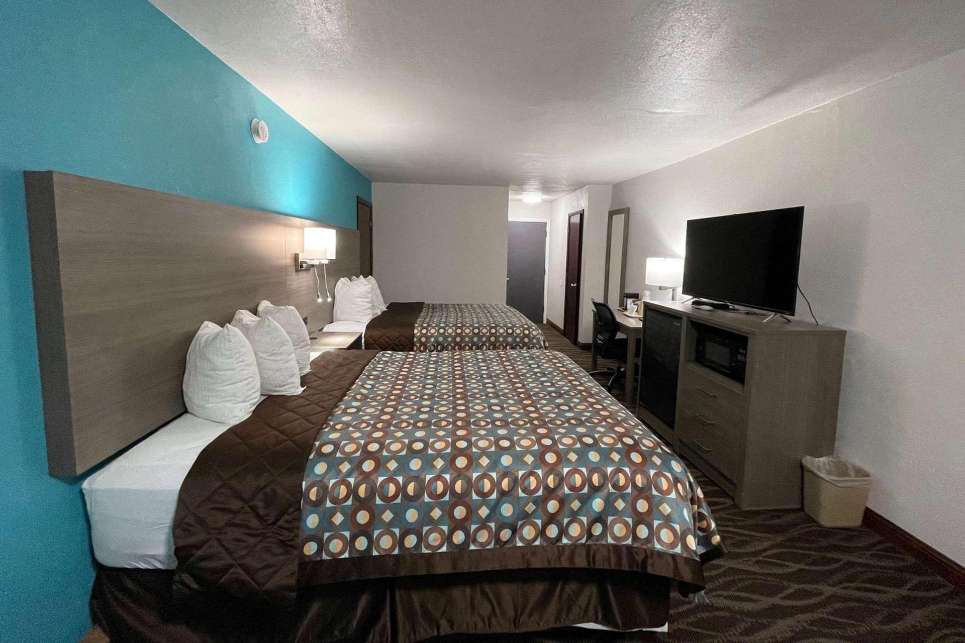 Baymont by Wyndham Bellevue - Omaha photo 31