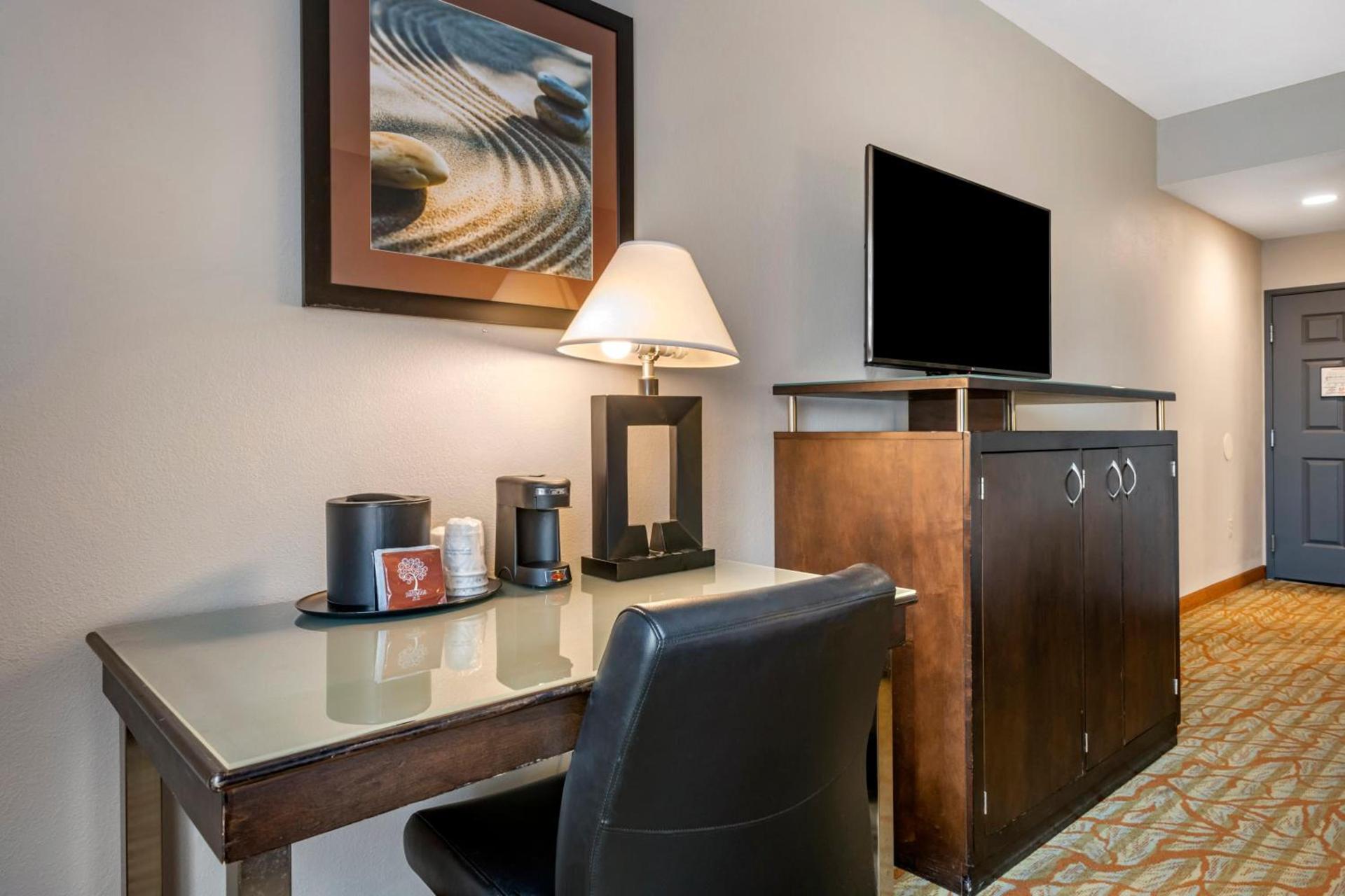 Best Western Plus Bradenton Gateway Hotel photo 28