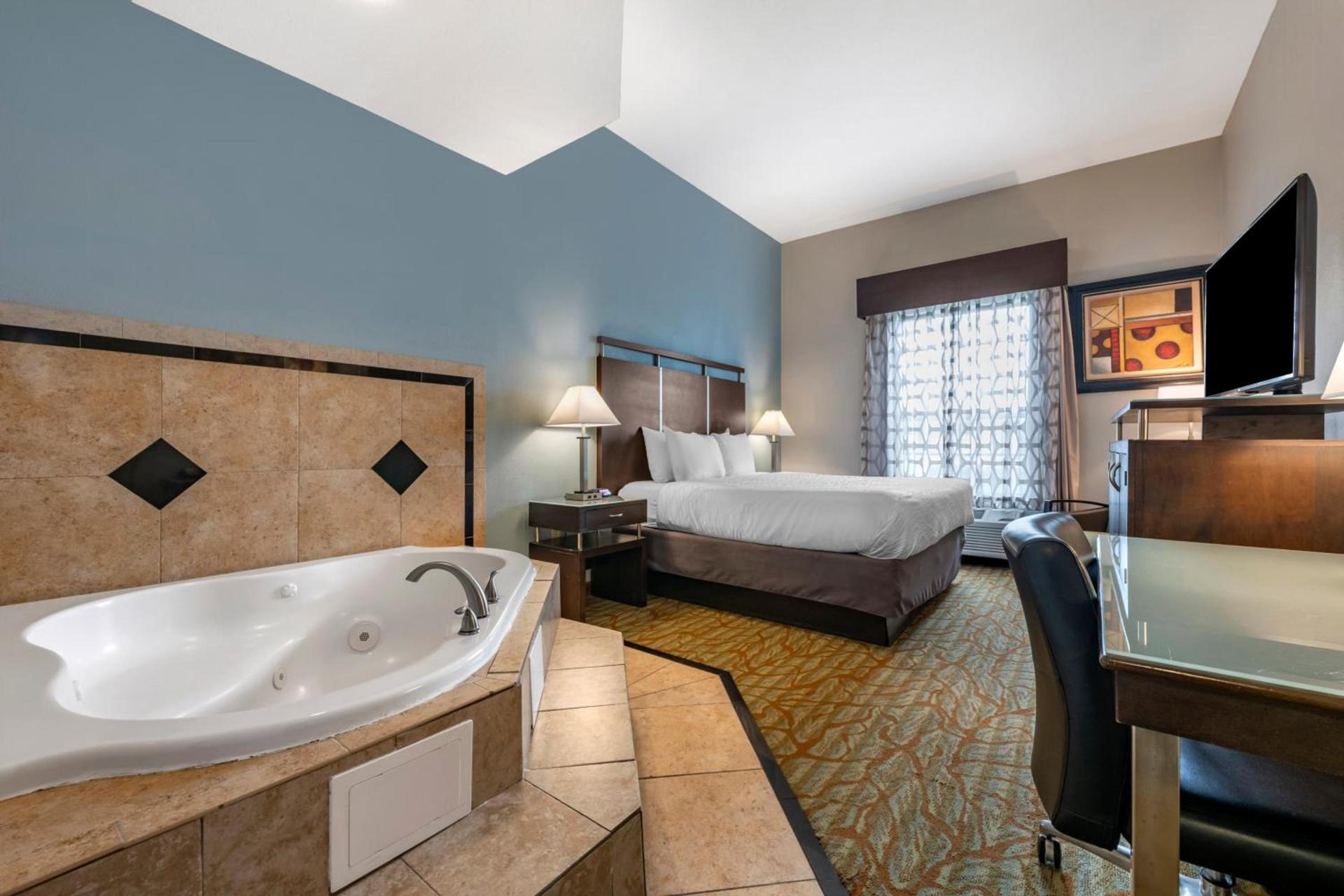 Best Western Plus Bradenton Gateway Hotel photo 29
