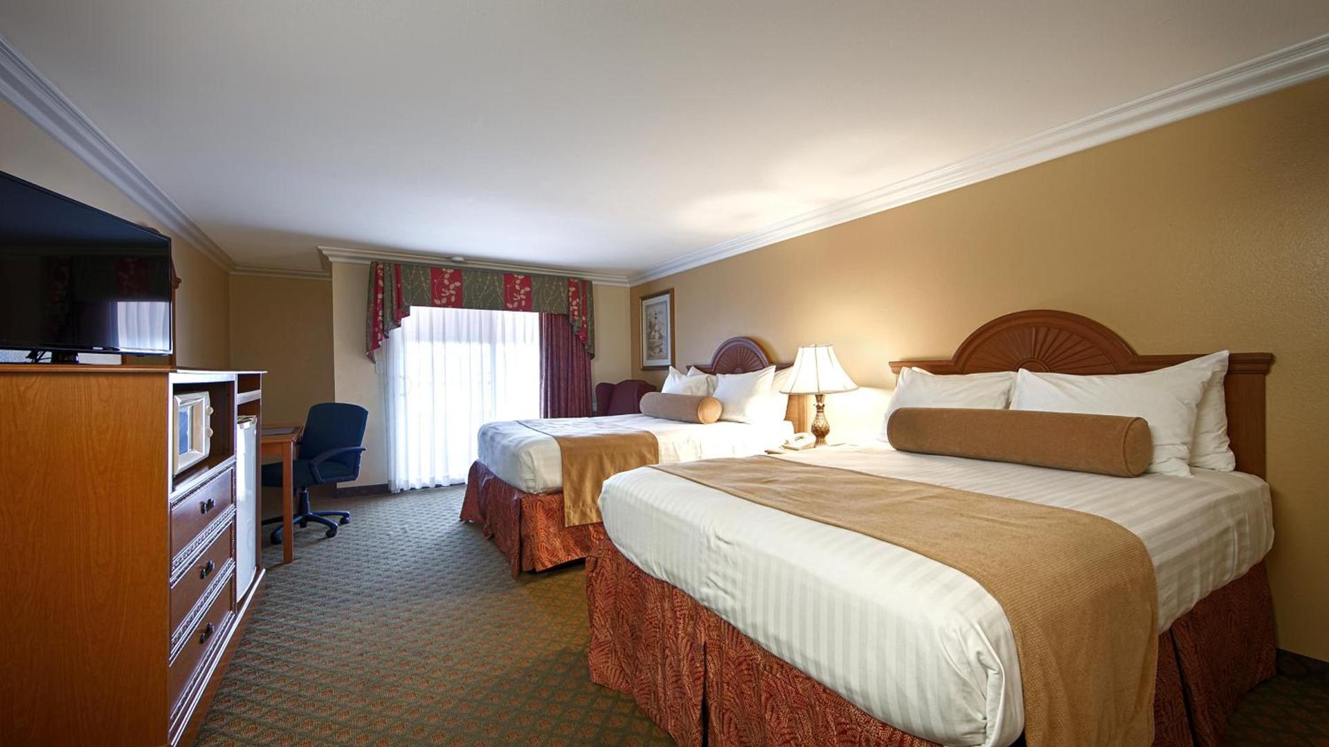 Best Western Harbour Inn & Suites Huntington - Sunset Beach photo 4