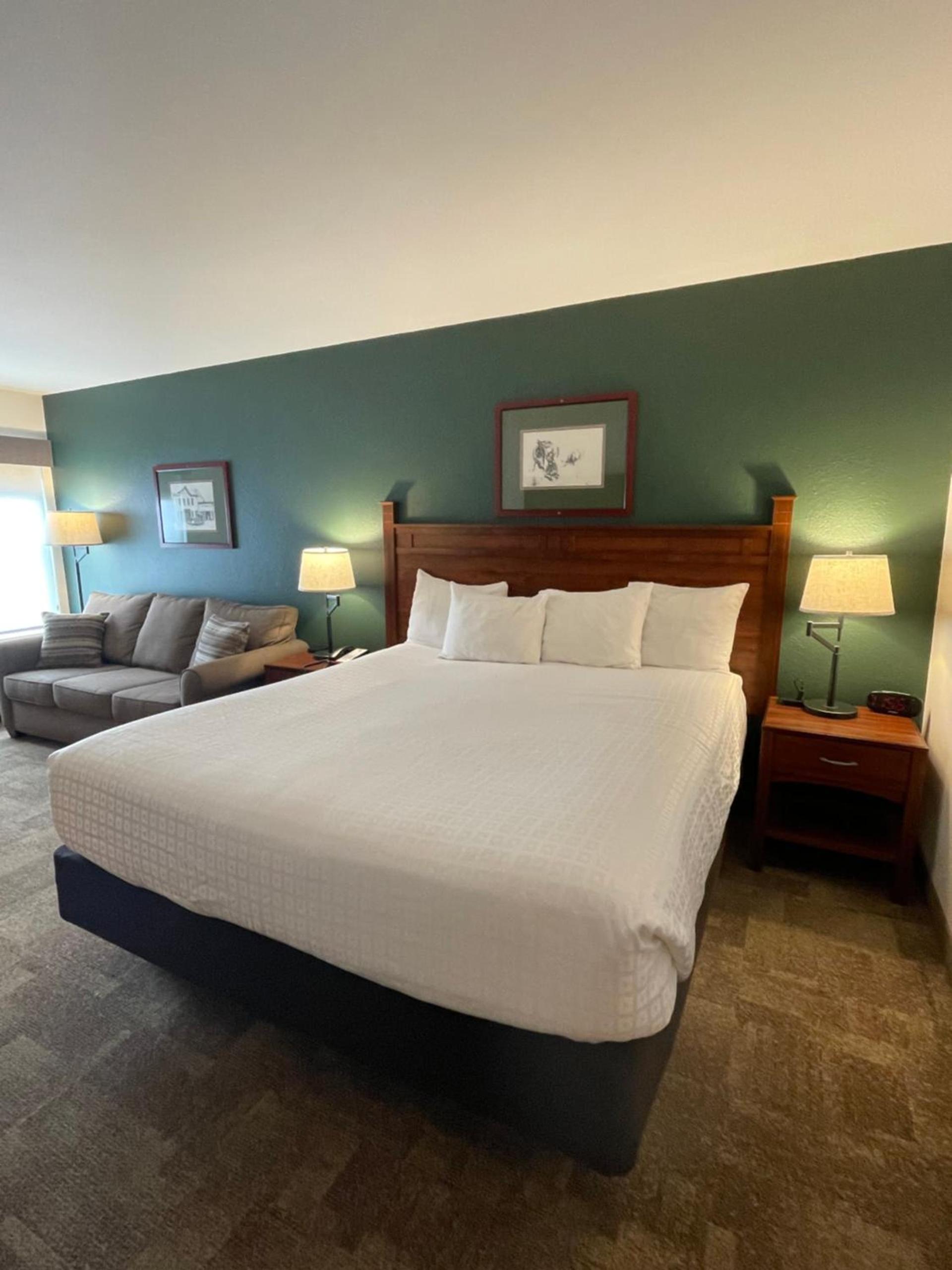 Boothill Inn and Suites photo 12