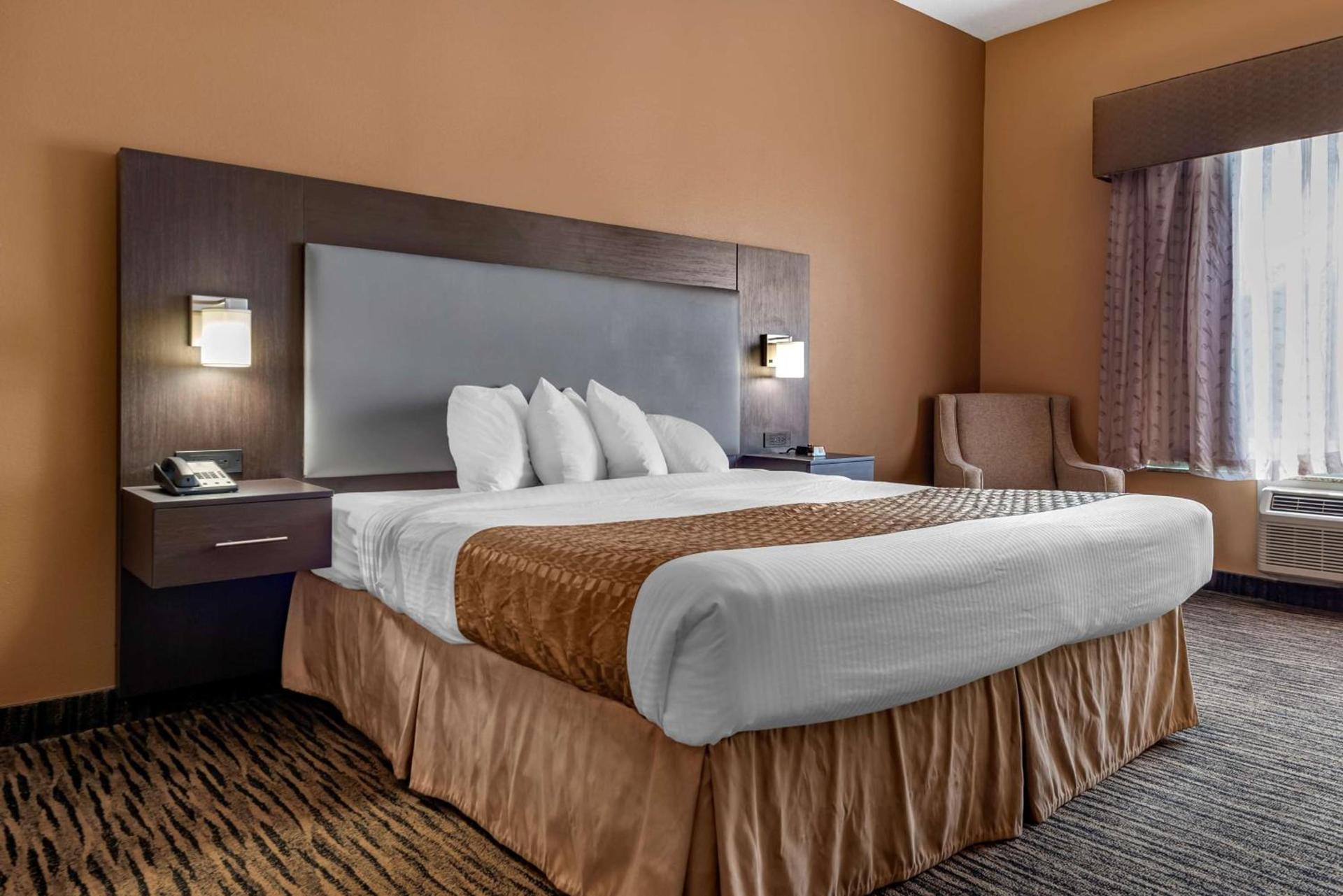Best Western the Inn at the Fairgrounds photo 14