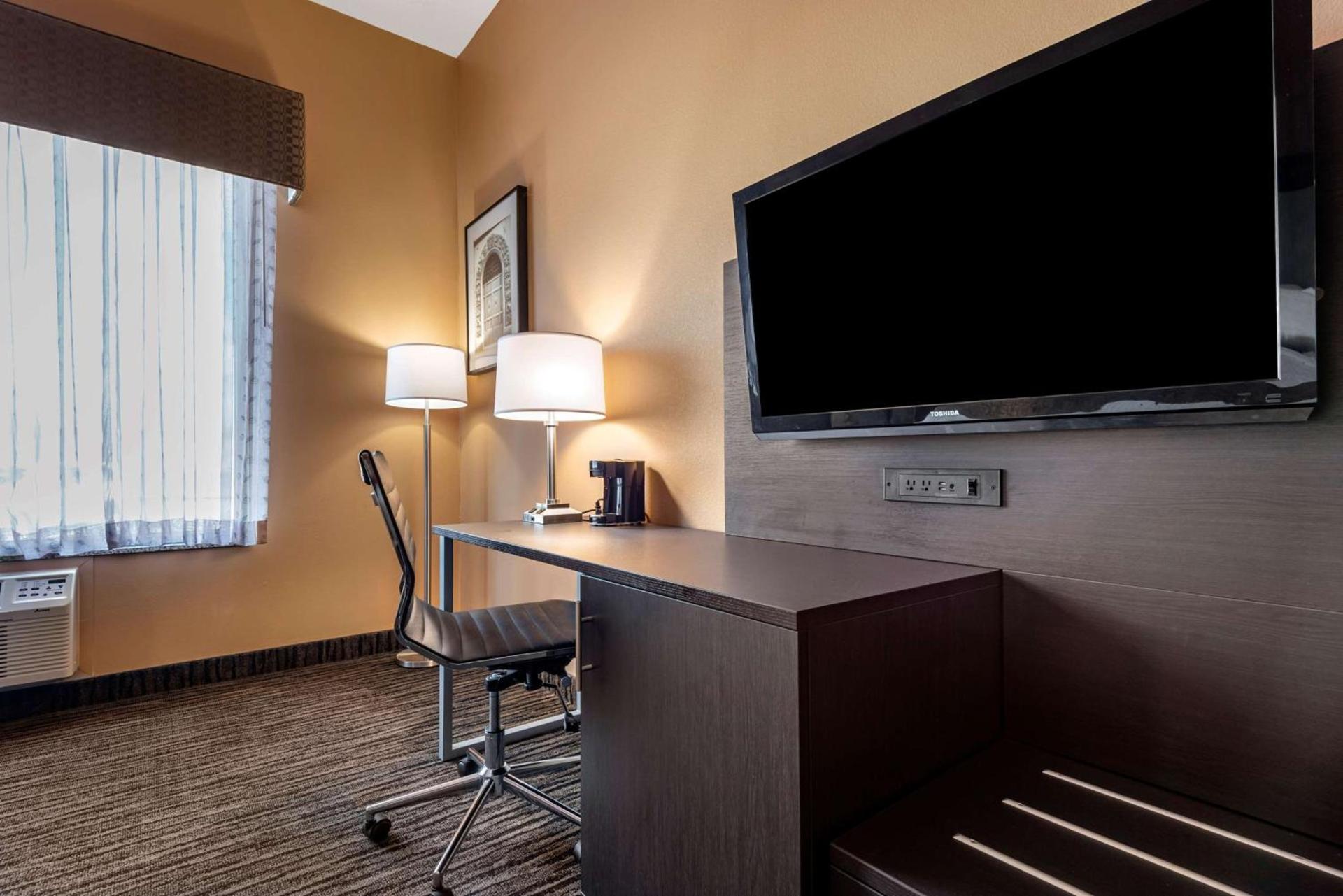 Best Western the Inn at the Fairgrounds photo 31