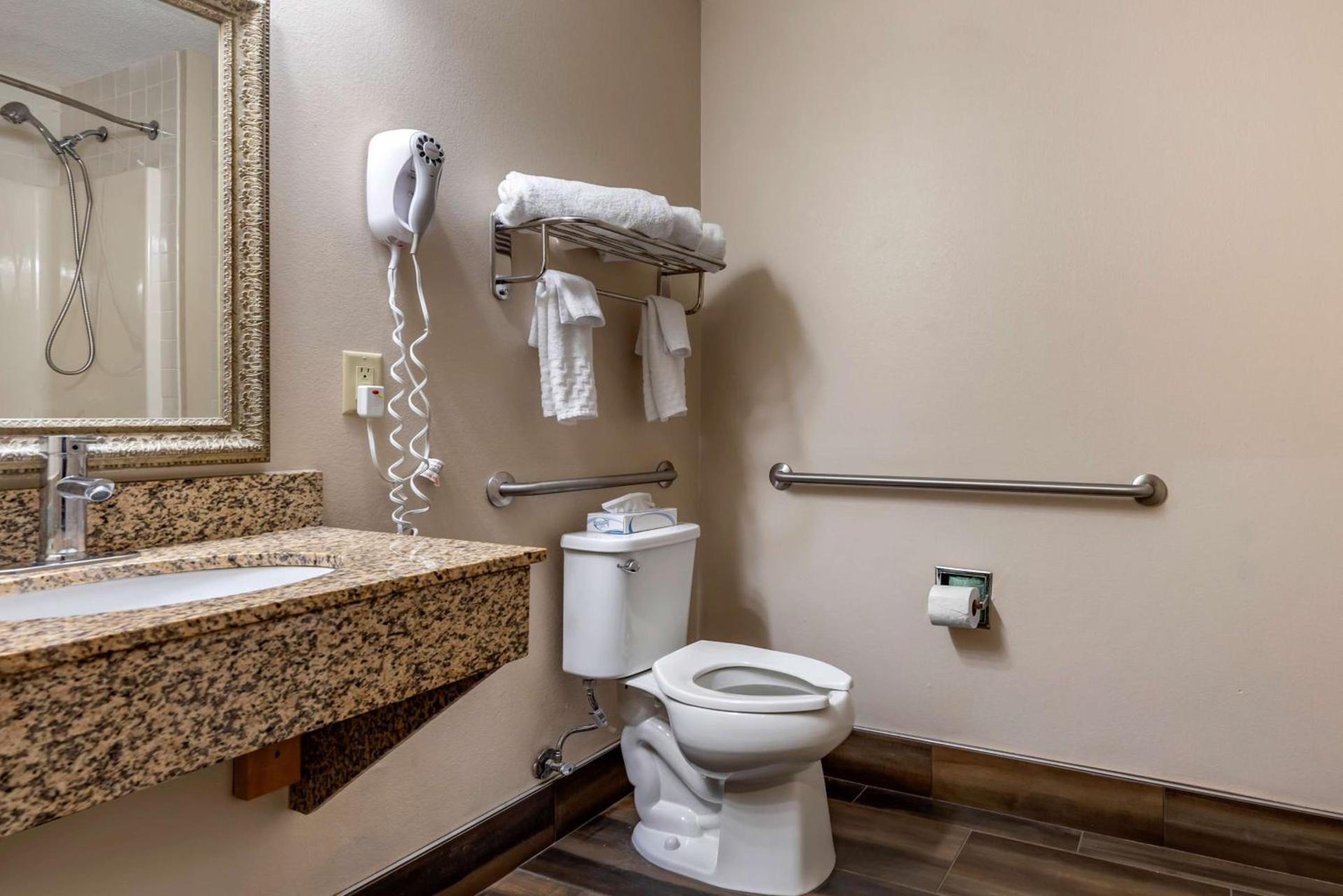 Best Western the Inn at the Fairgrounds photo 26