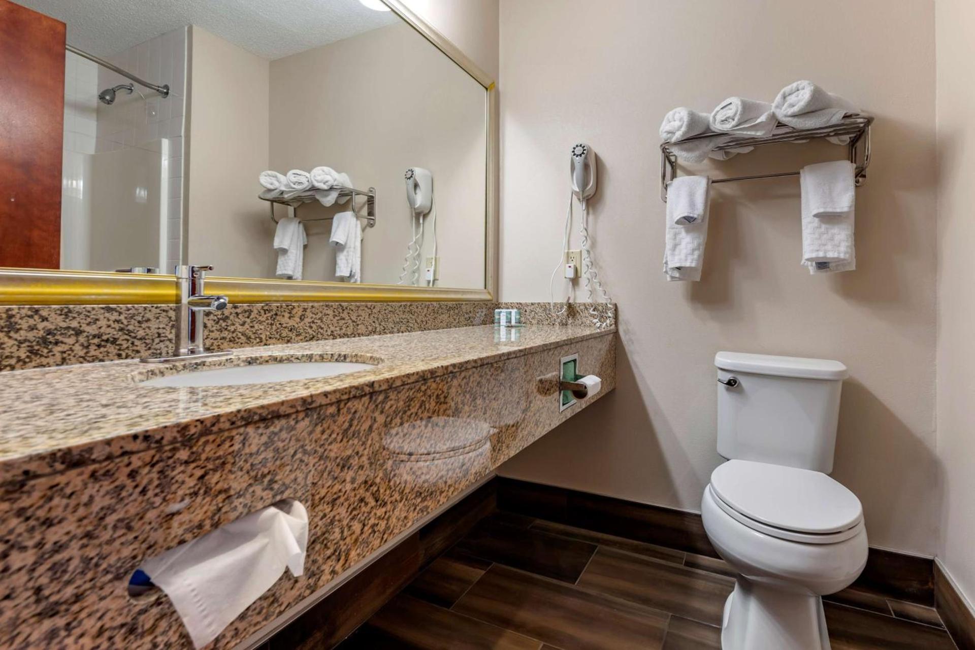 Best Western the Inn at the Fairgrounds photo 28