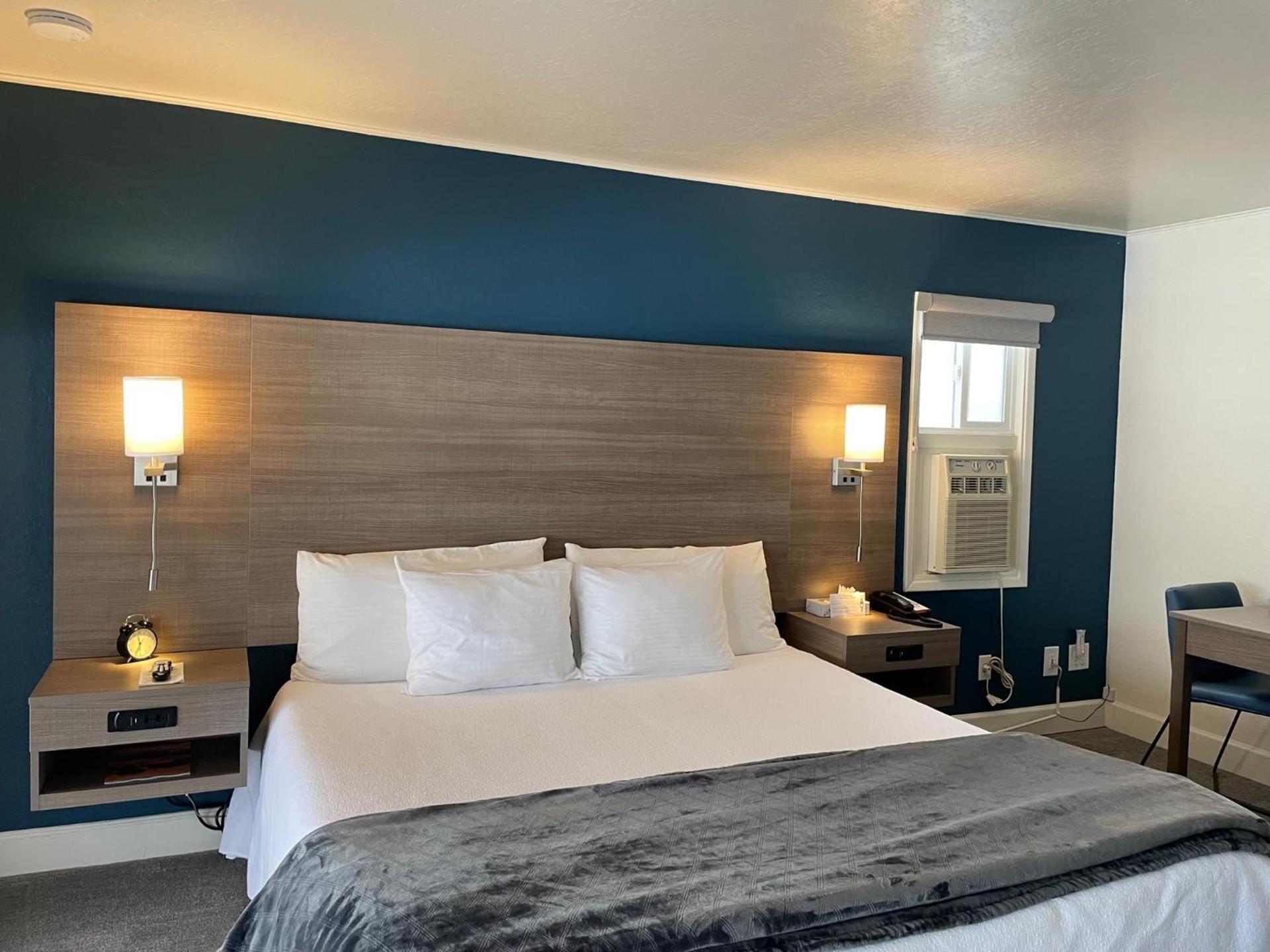 Crown Motel photo 28