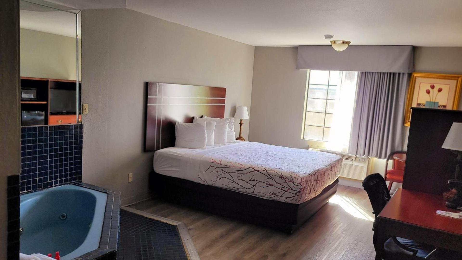Rancho San Diego Inn & Suites photo 24